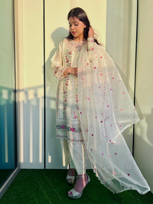 Kachy Dhaagy Eidi off-white cream stitched embroidered lawn 3-piece suit with white, green, and pink embroidery and organza dupatta.