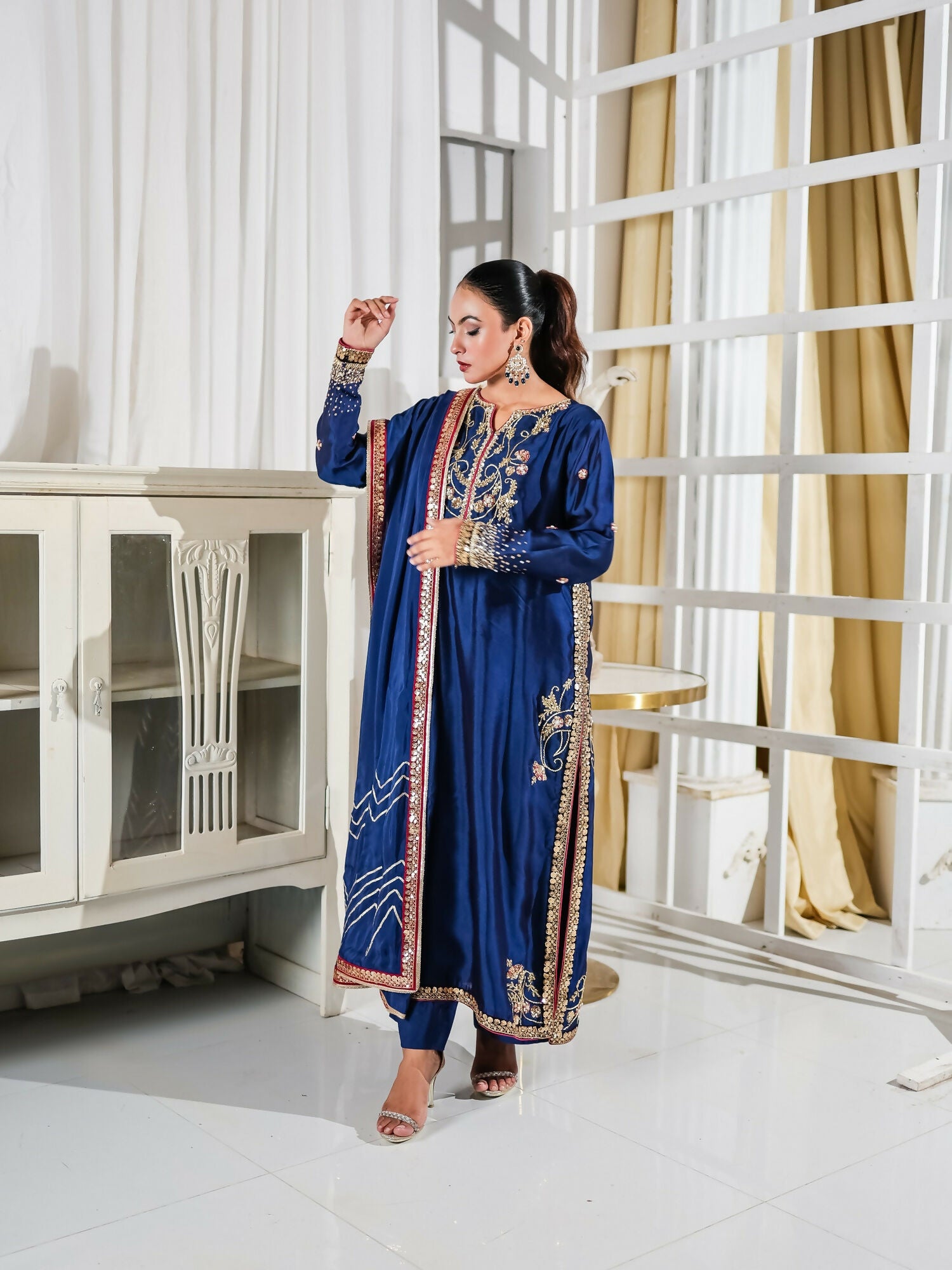Farooq Hameed Studio Pariza Lux Festive'25 Pure Glass Silk Embroidered Stitched 3-Piece Suit-Fariyn
