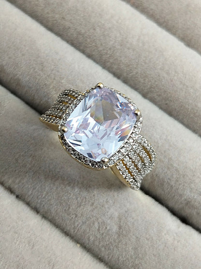 H&A Jewellery 18K gold polished cushion-cut zircon solitaire ring with halo and split shank design