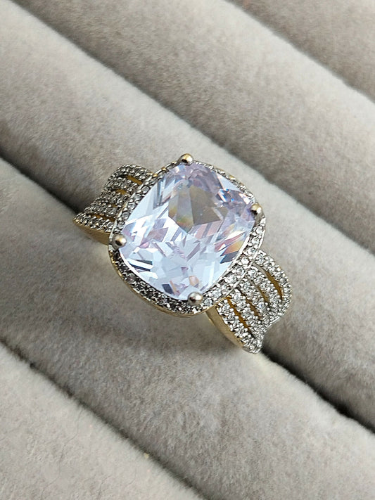 H&A Jewellery 18K gold polished cushion-cut zircon solitaire ring with halo and split shank design