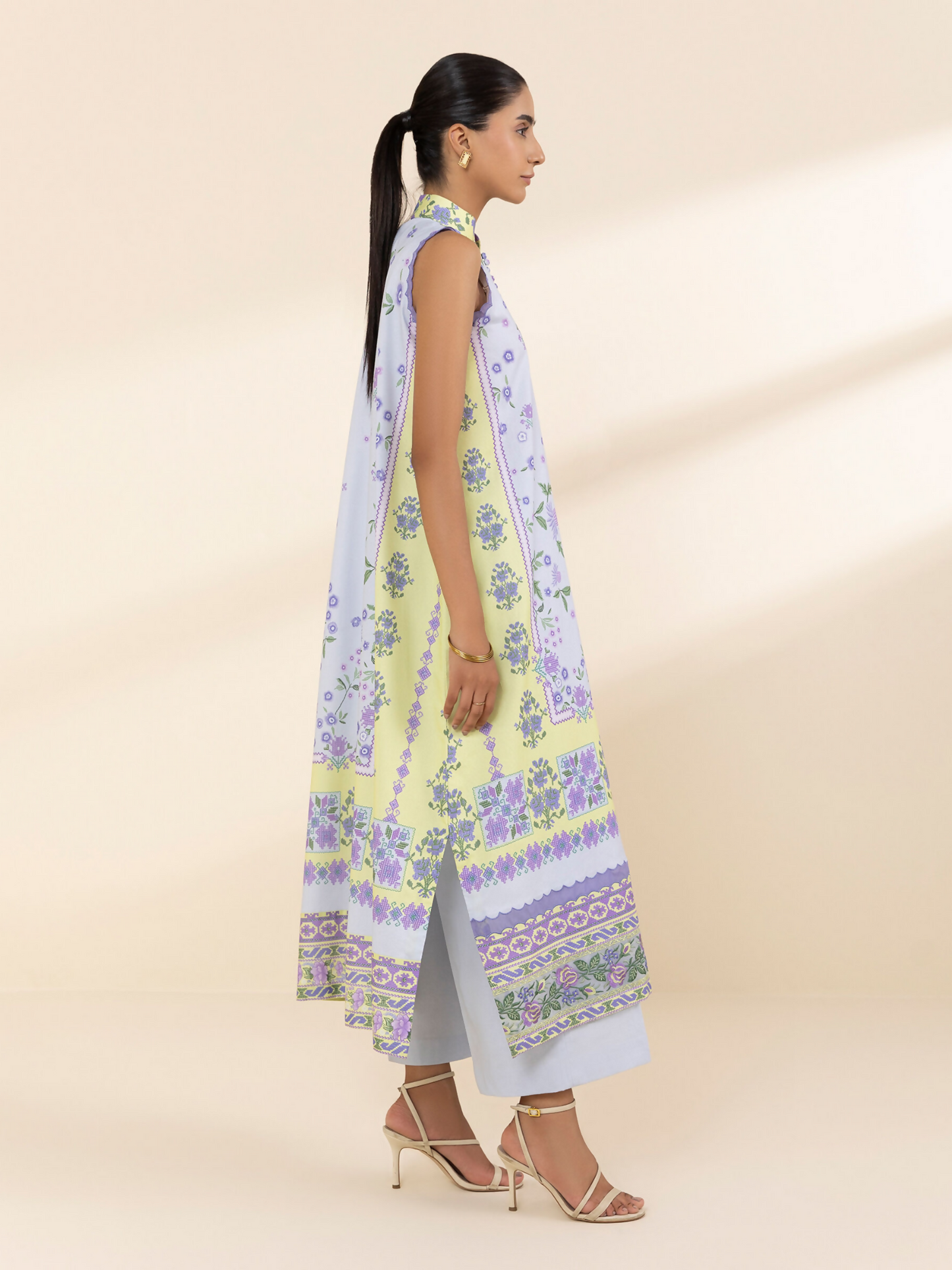 Sapphire Lawn Embroidered Unstitched 2-Piece Suit