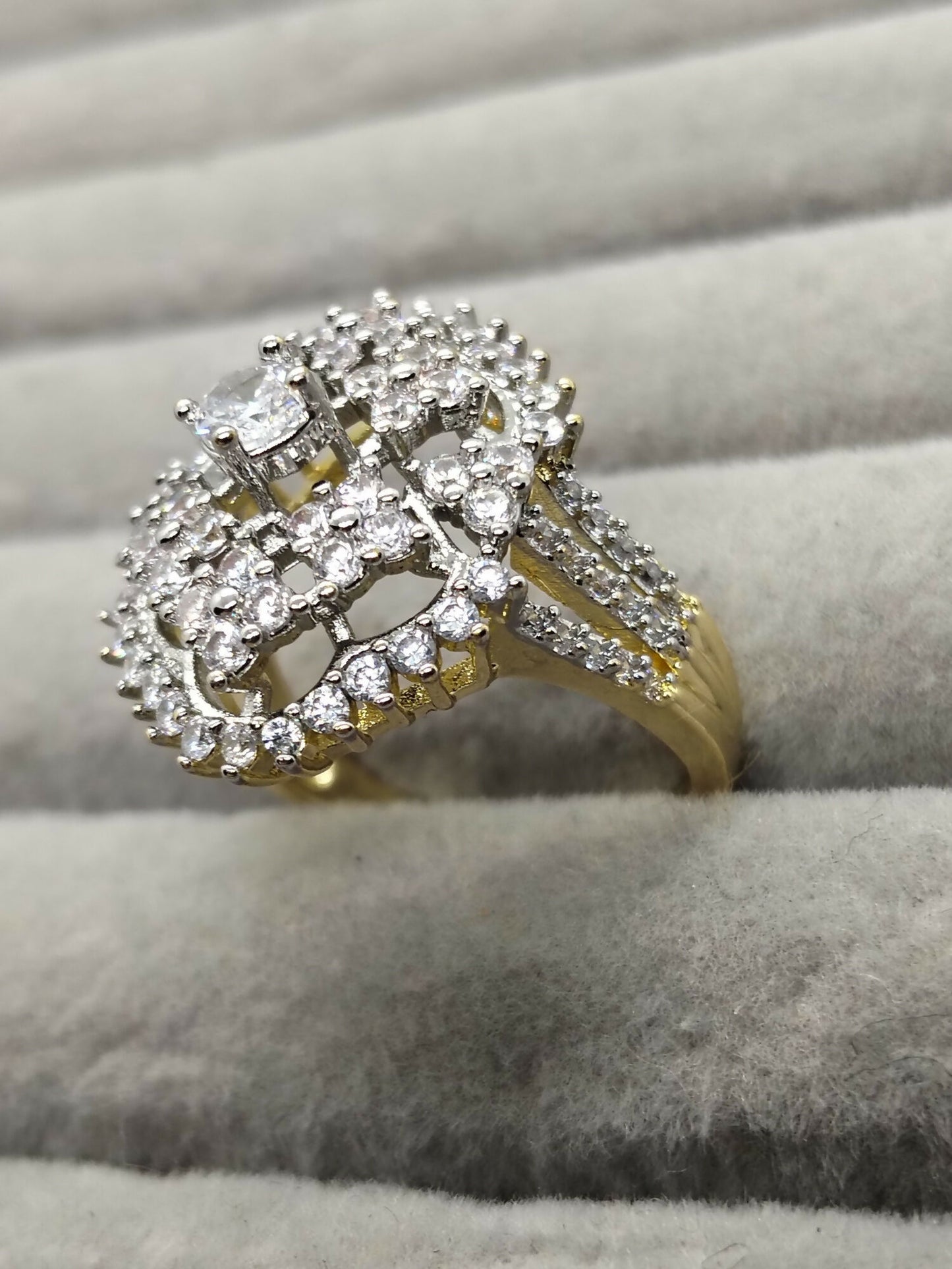 H&A Jewellery 18K Gold Polished Zircon Cluster Ring