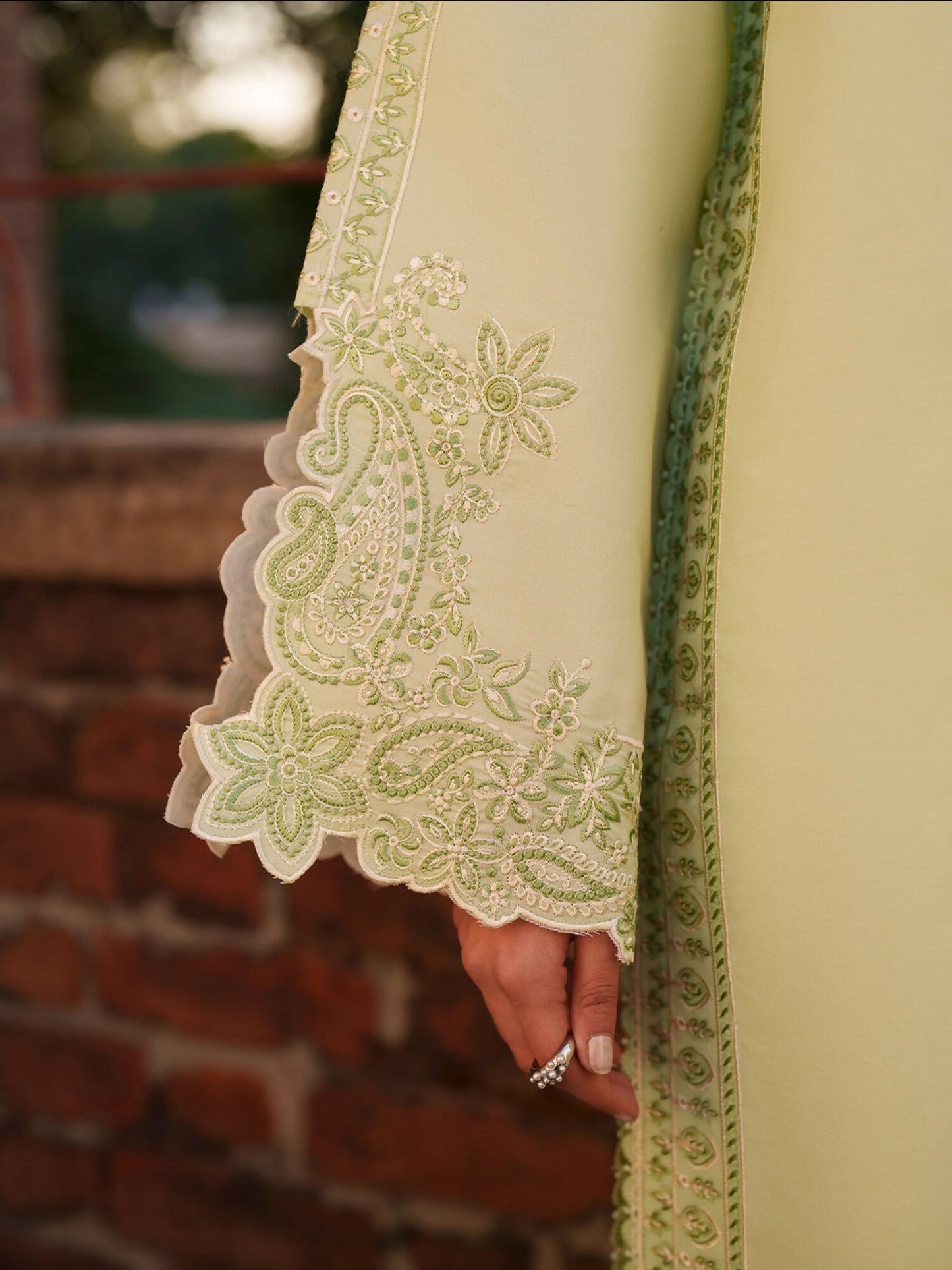 Mahnur Fiona Lawn'26 Embroidered Unstitched 3-Piece Suit-F-14