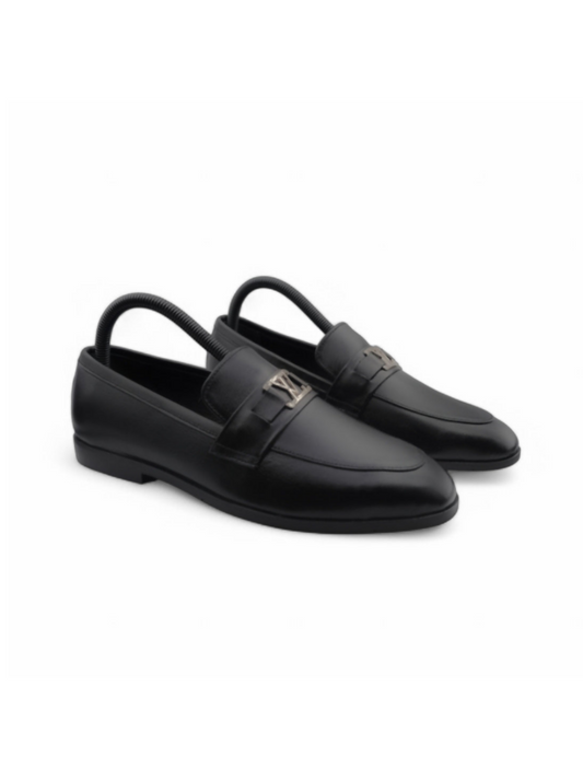Sleek black cow leather shoes with a polished finish and durable sole, perfect for both formal and social occasions.