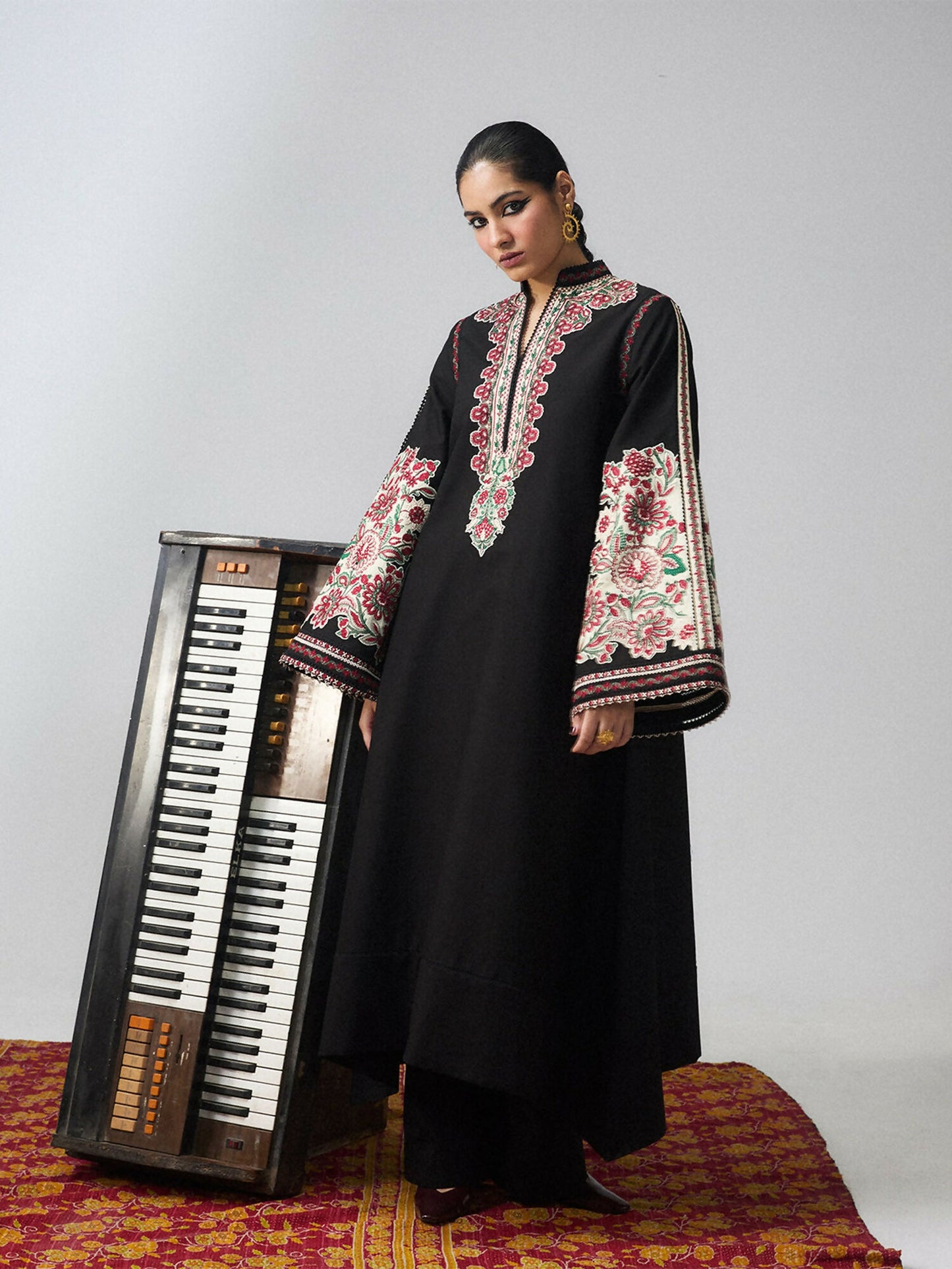 Jugnu by Hussain Rehar Khaddar Pret’26 Wool Embroidered Scarf-Nagina