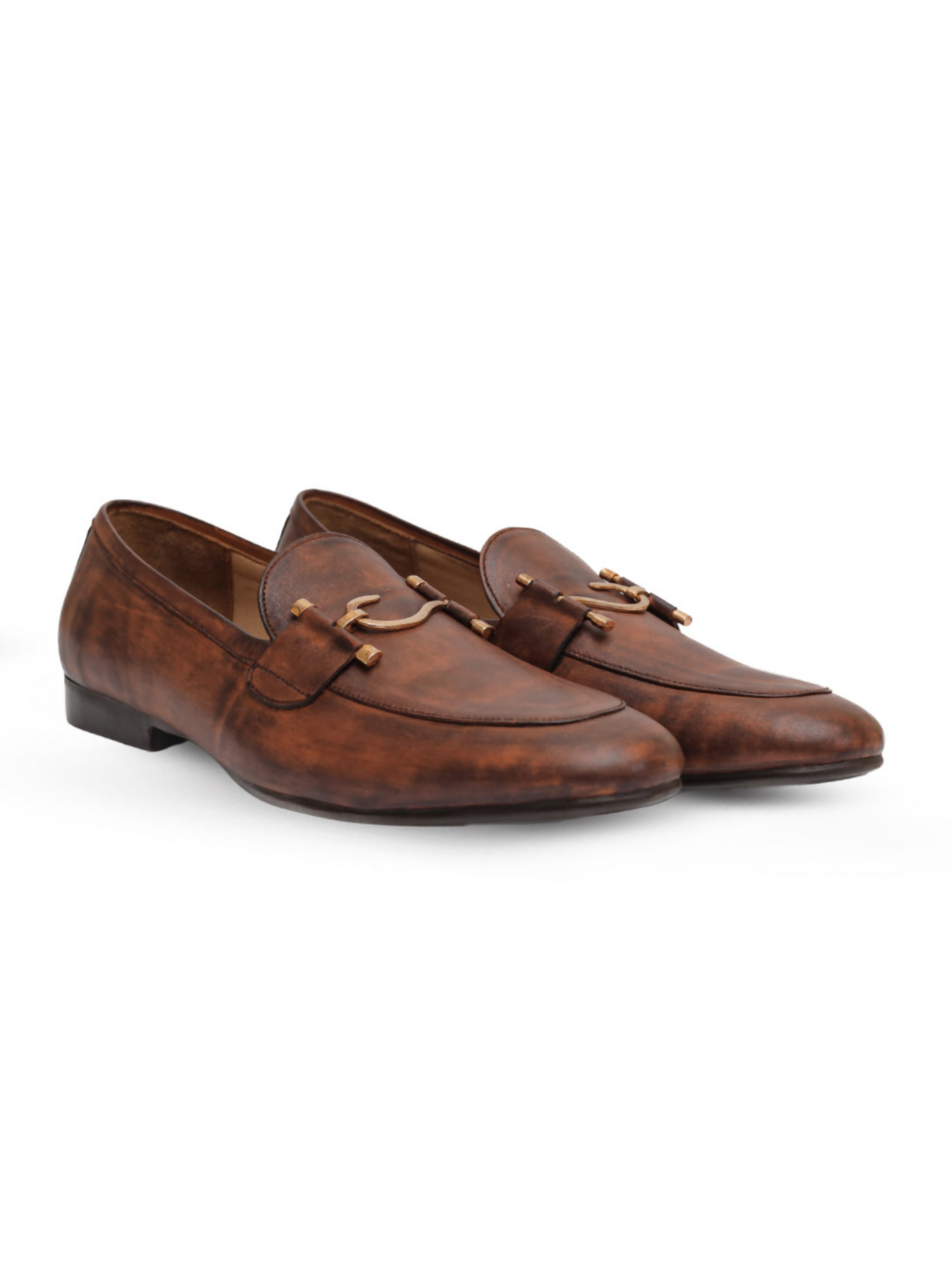 Stylish leather shoes with a sleek design and cushioned interior, combining elegance with everyday comfort.