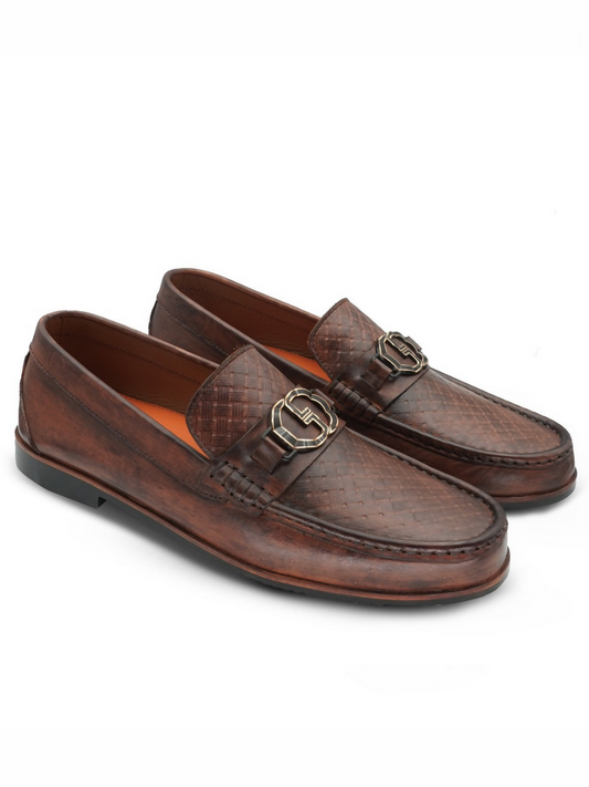 Brown cow leather casual shoes with a sleek finish, rubber sole, and lightweight design for comfort and versatile everyday wear.
