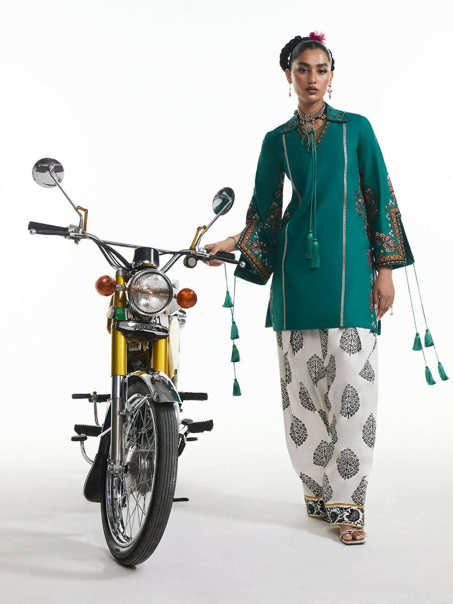 Jugnu by Hussain Rehar Lawn Embroidered Scarf-Thalia