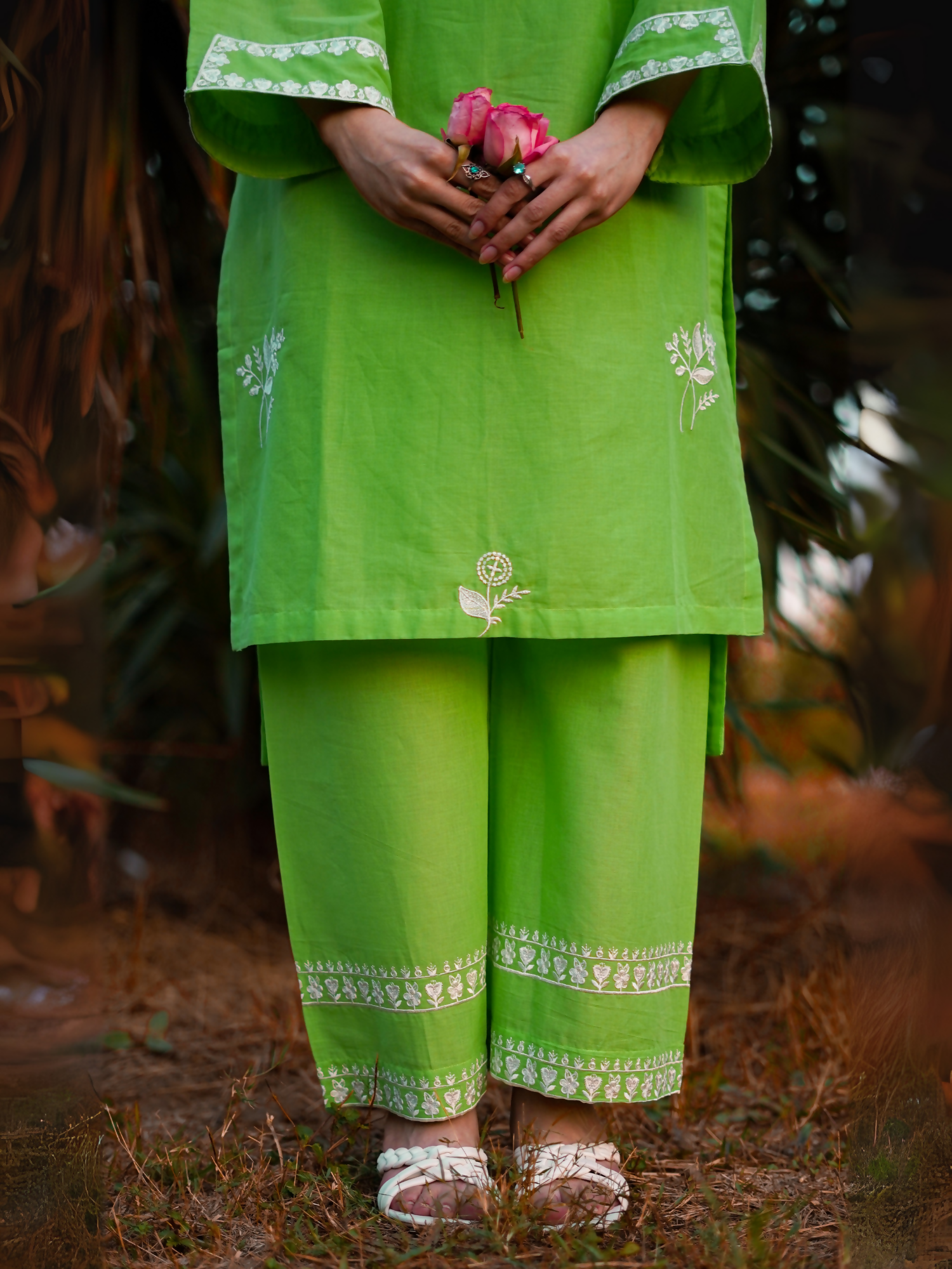 Kachy Dhaagy Lawn Embroidered Stitched 2-Piece Suit-Ishaal