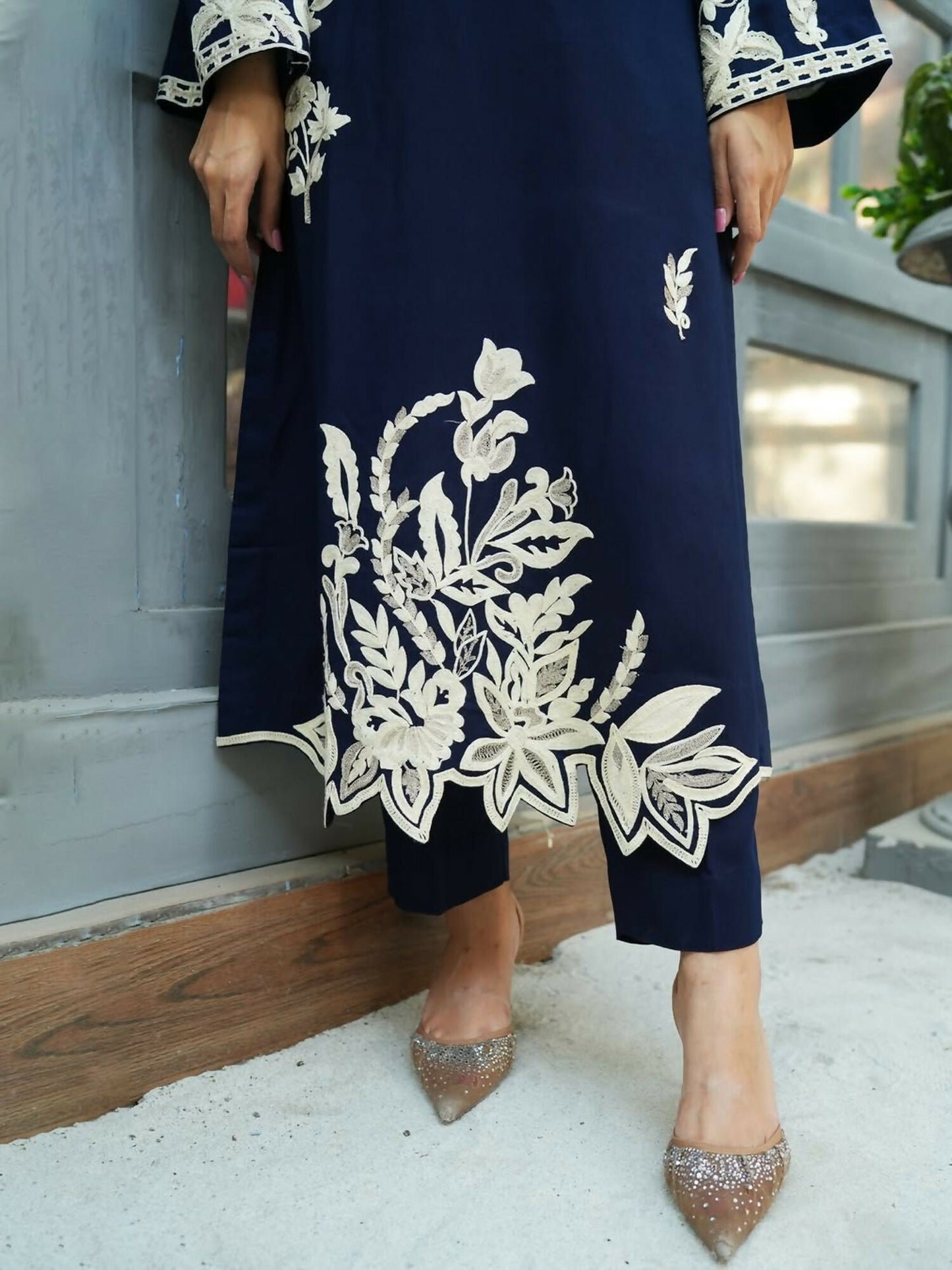 Tawakal Closet Linen Embroidered Stitched 3-Piece Suit-Izna