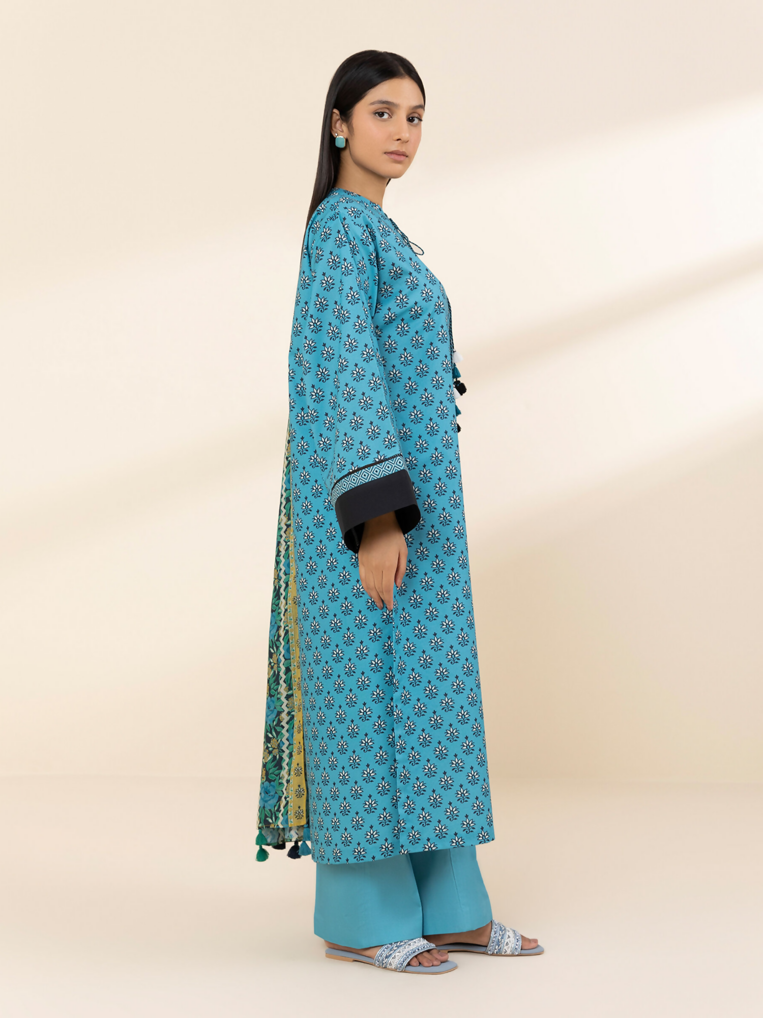 Sapphire Lawn Printed Unstitched 3-Piece Suit