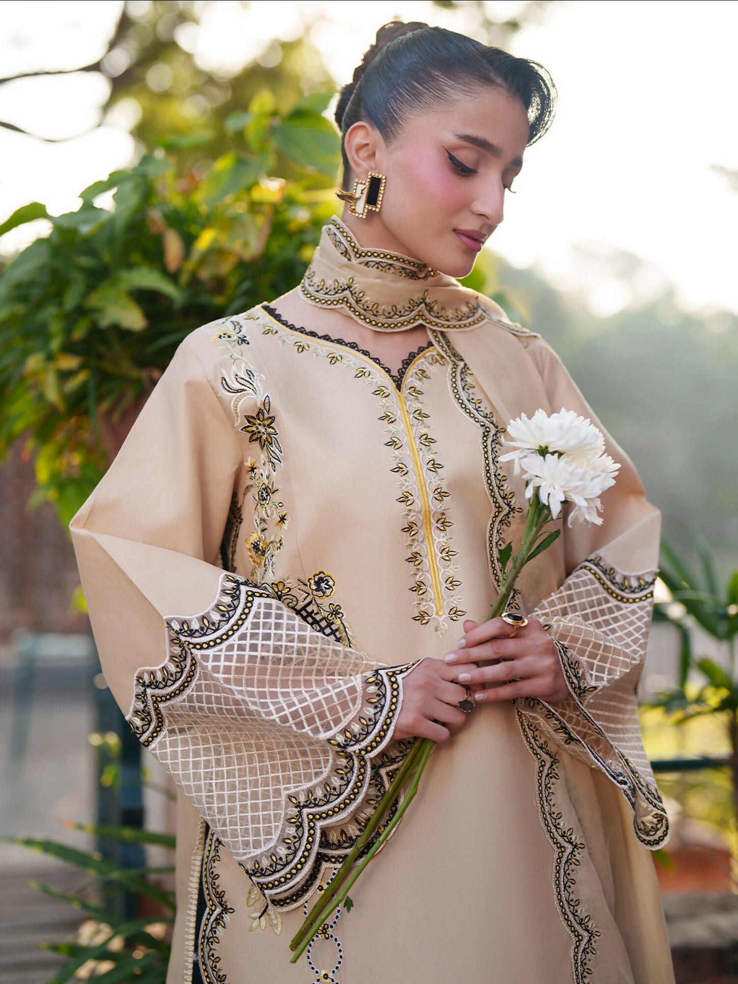 Mahnur Fiona Lawn'26 Embroidered Unstitched 3-Piece Suit-F-04