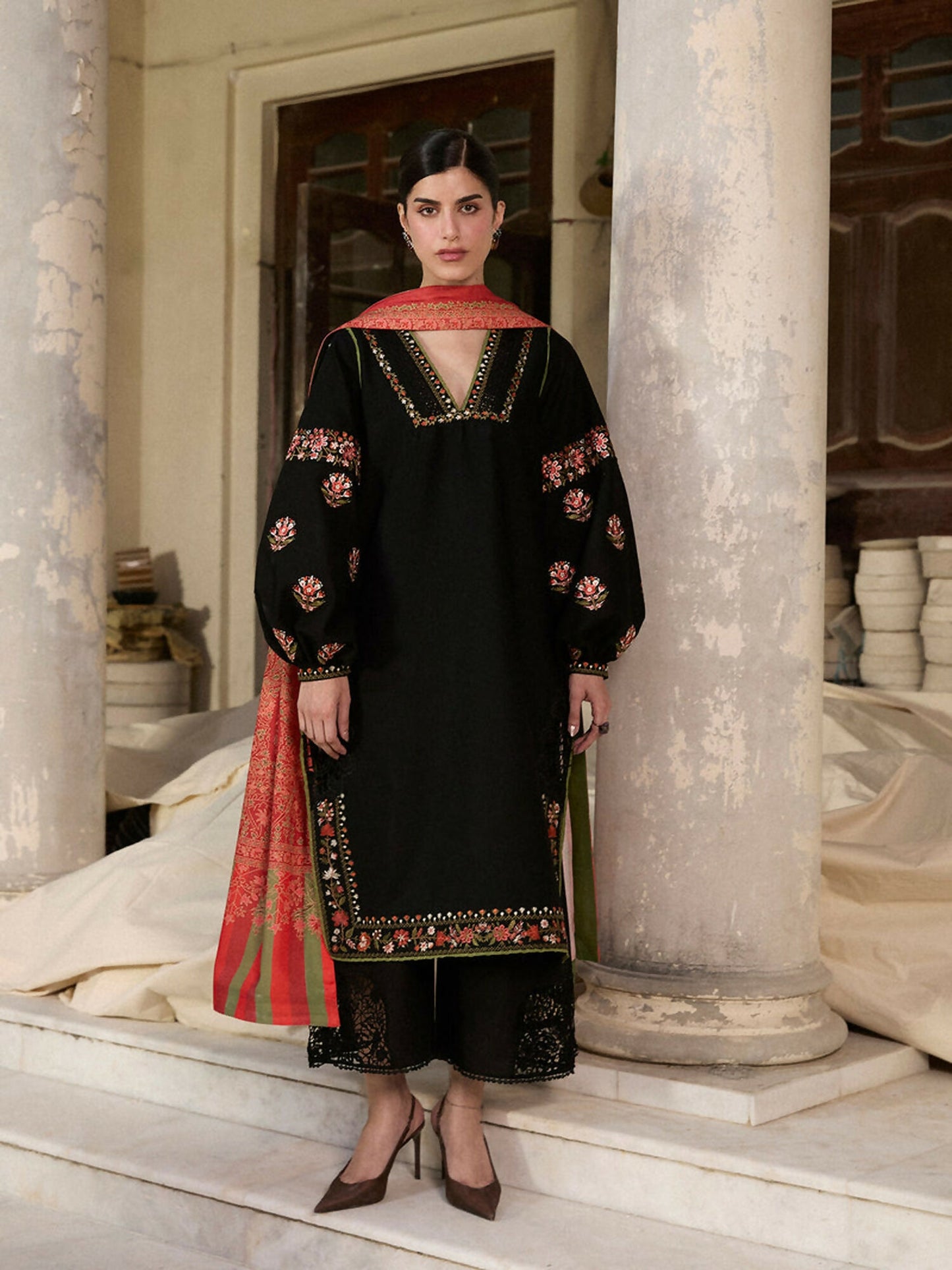 Hussain Rehar Khaddar'25 Embroidered Stitched 3-Piece Suit-Siyah