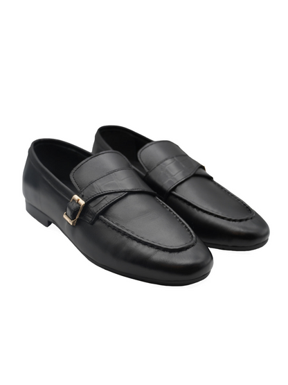 Formal leather shoes with a sleek silhouette, offering comfort and classic style for everyday and formal wear.