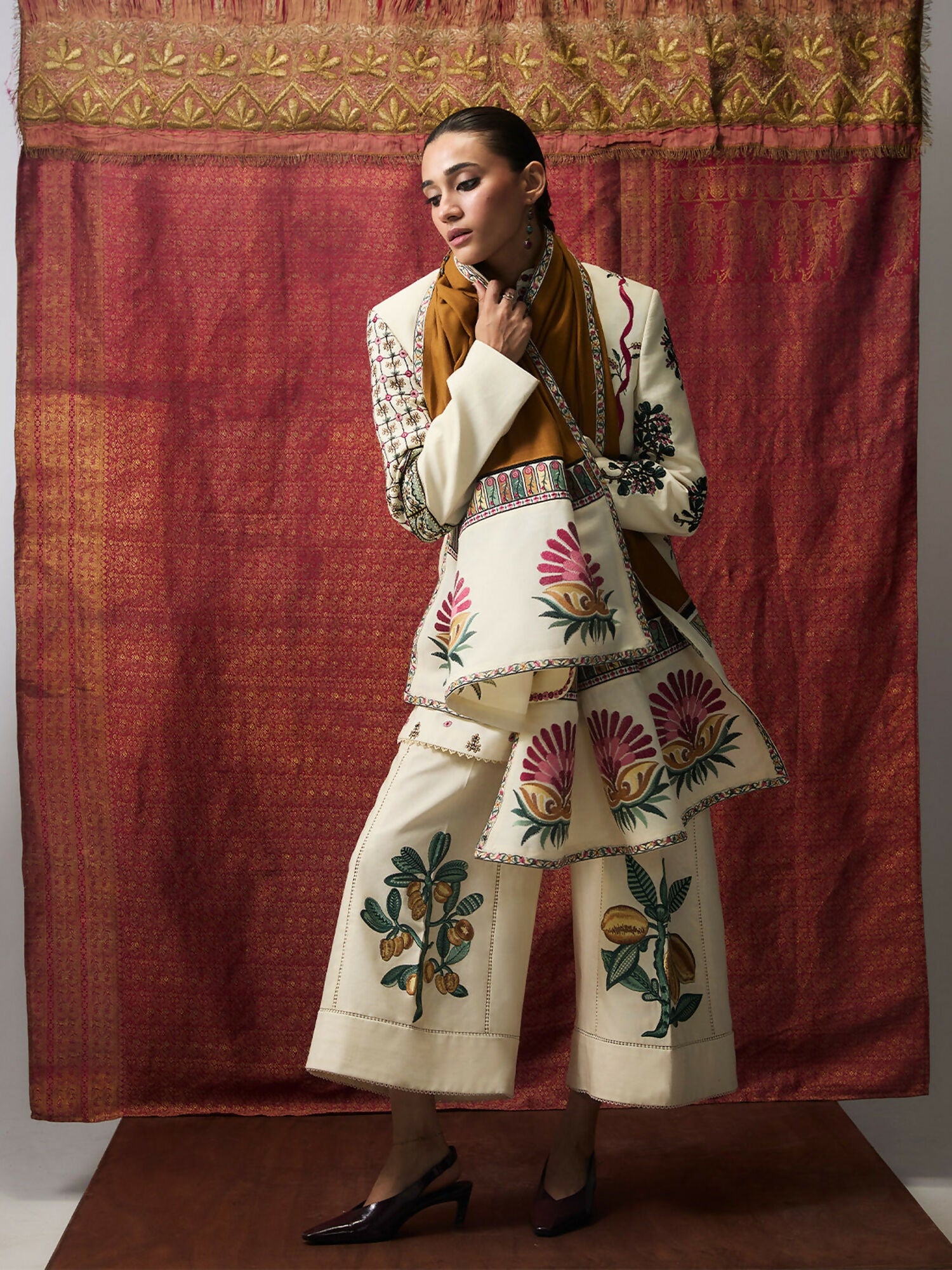 Jugnu by Hussain Rehar Khaddar Pret’26 Wool Embroidered Scarf-Rasa