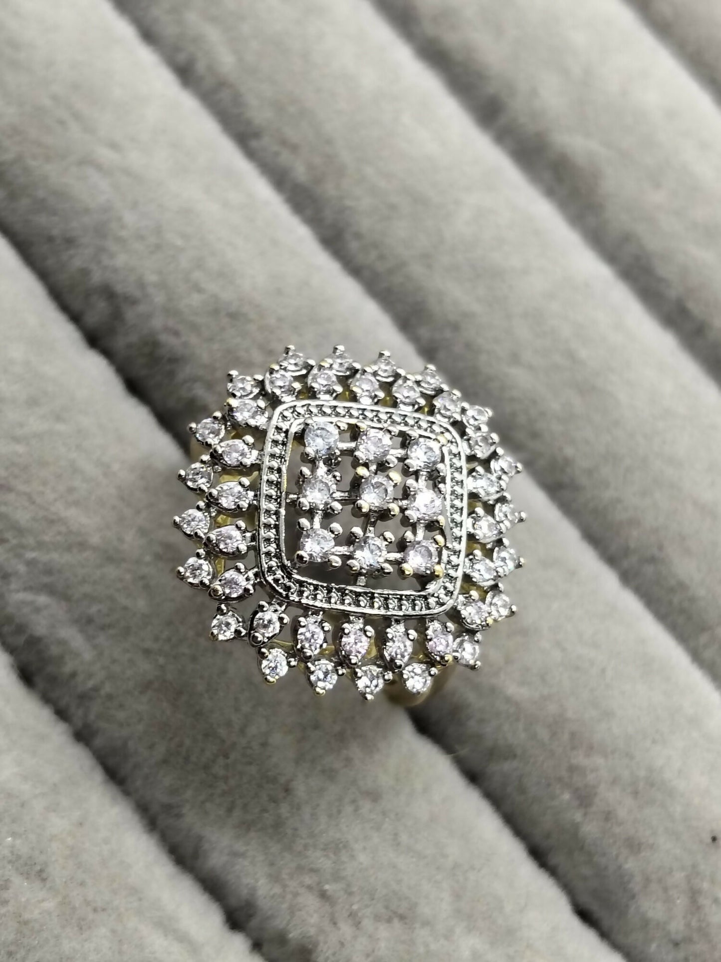 H&A Jewellery 18K Gold Polished Zircon Cluster Ring