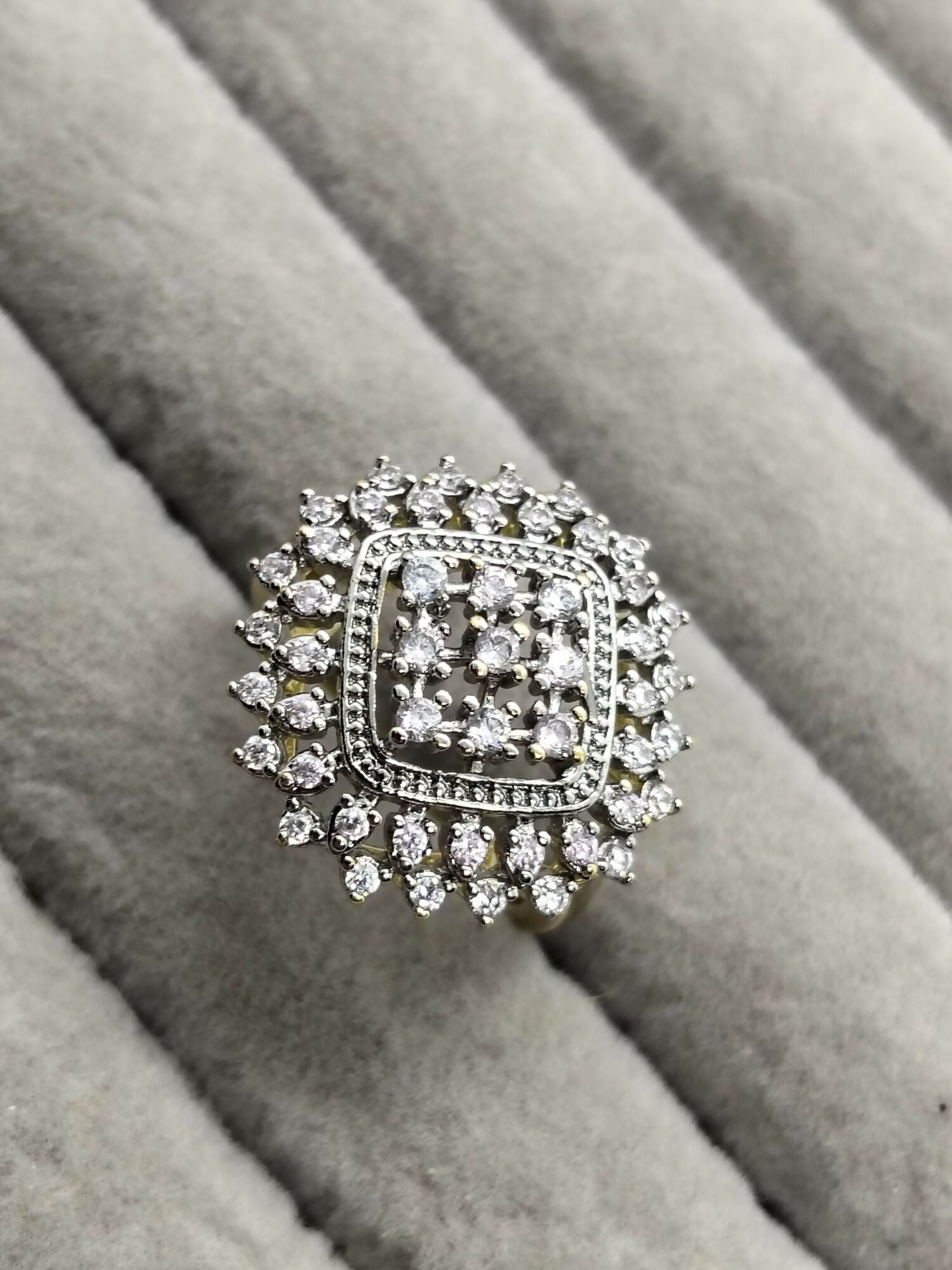 H&A Jewellery 18K Gold Polished Zircon Cluster Ring