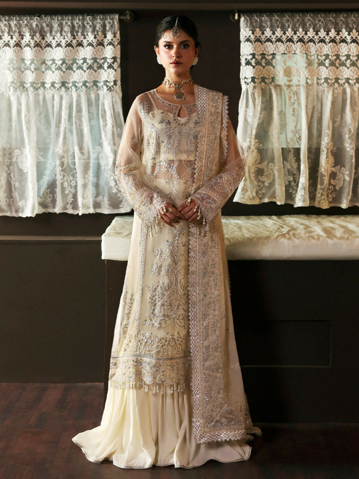 Mahnur – Stitched 3-Piece Embroidered Organza Suit with Chiffon Dupatta and Raw Silk Trouser