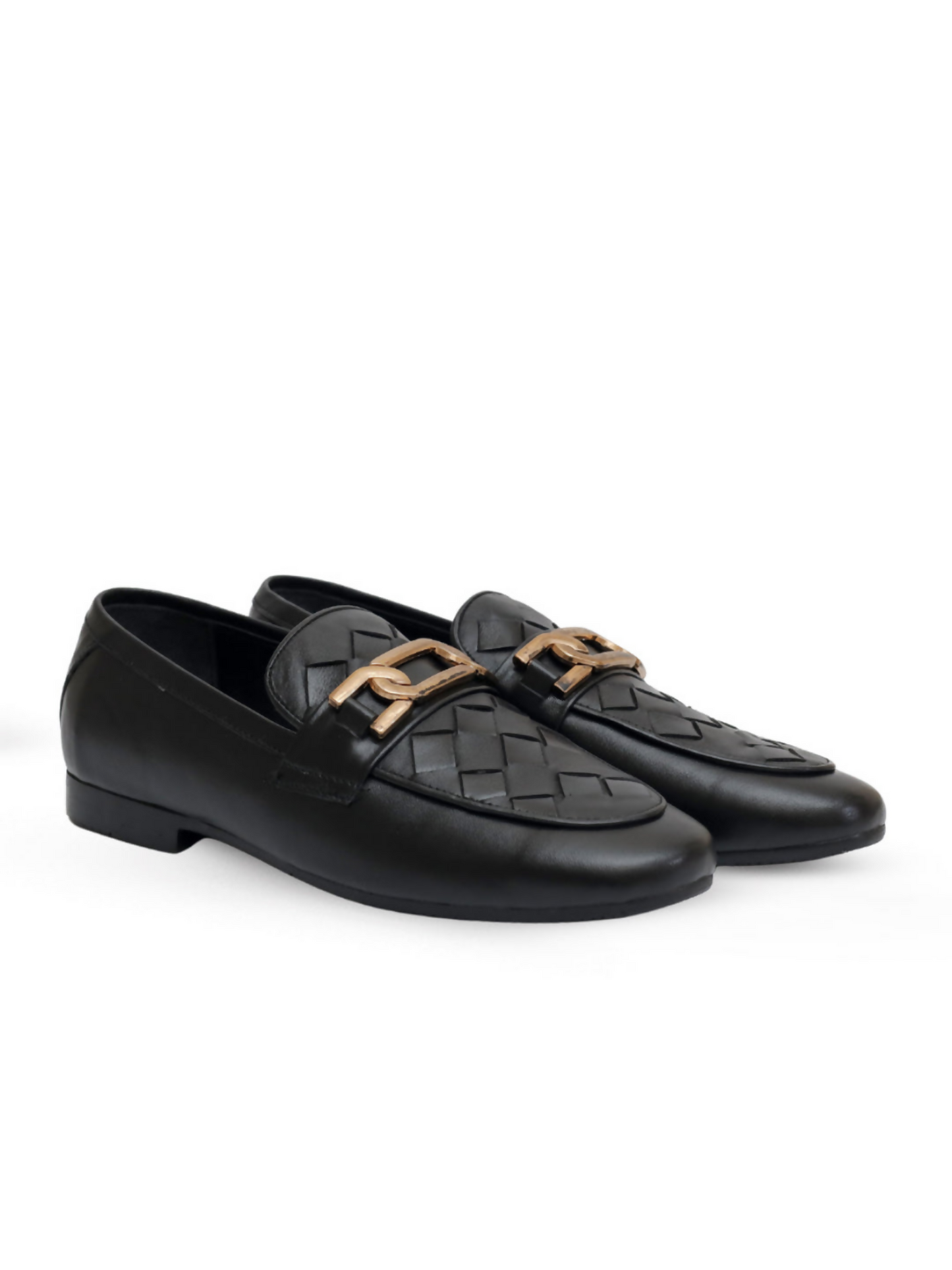 Black leather shoes with a structured silhouette and polished finish, crafted for comfort and timeless style.