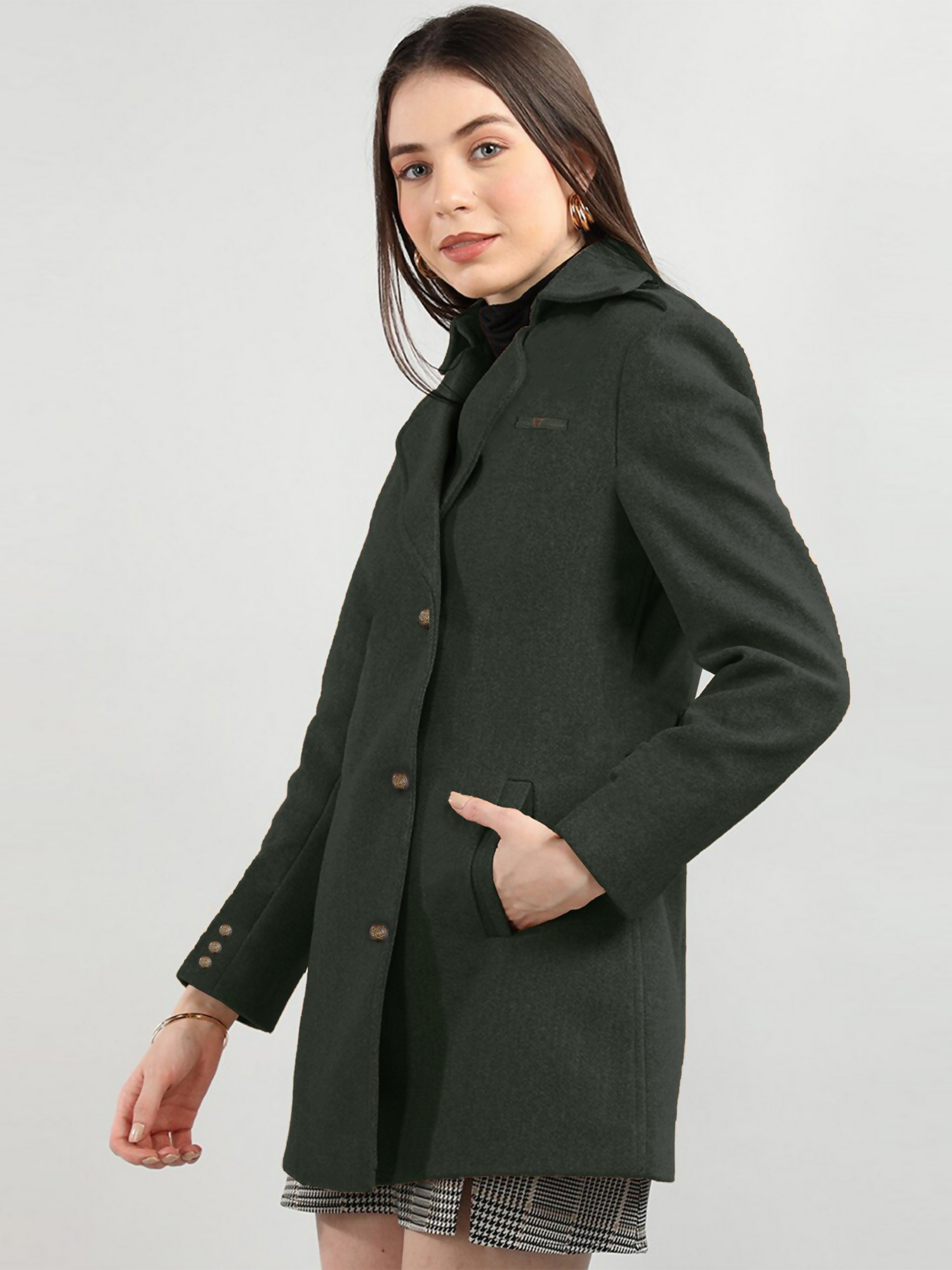 Girl wearing long woolen coat with traditional lapel collar and structured fit – winter outerwear for casual and semi-formal use.
