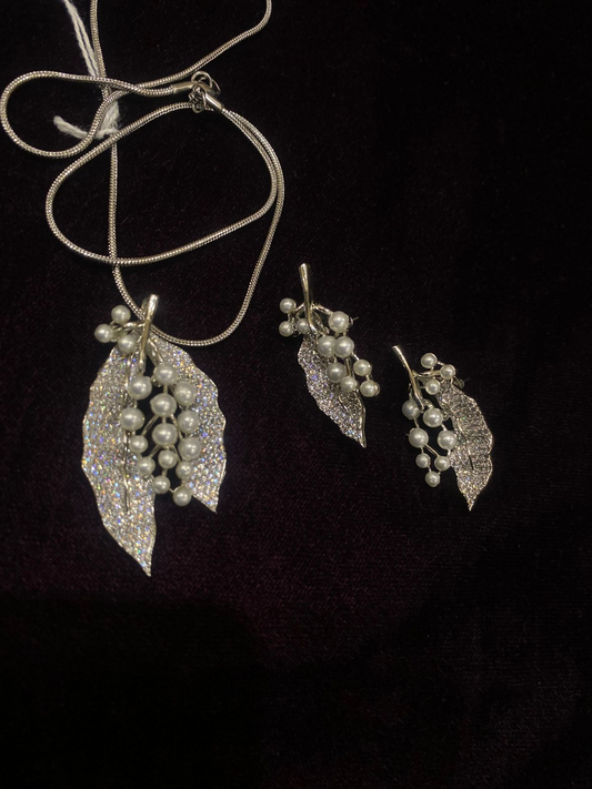 Fashion Hub by Noor Bilal - Pendant With Studs