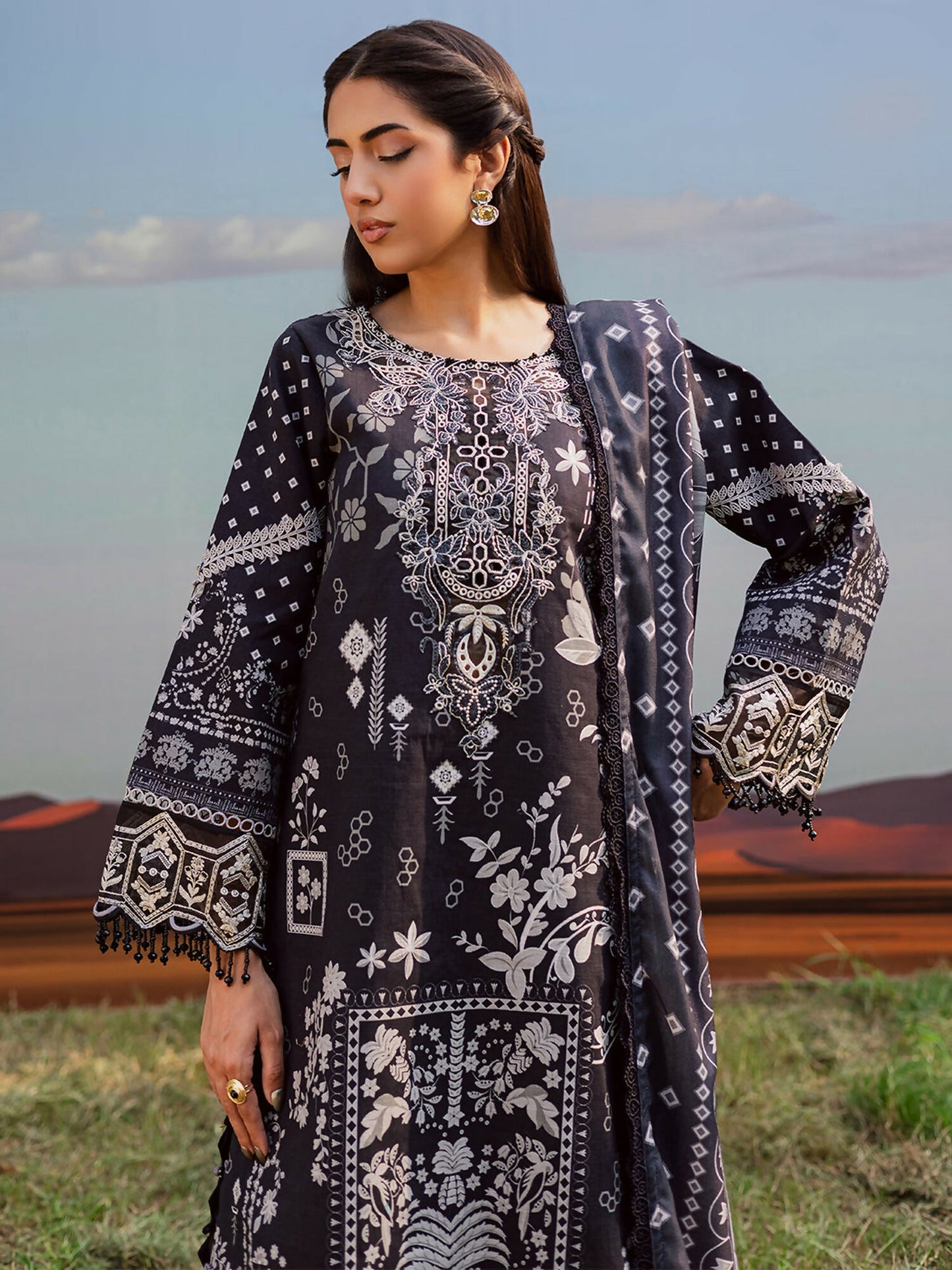 Parishay Rang e Sarma Khaddar Embroidered Unstitched 3-Piece Suit-SAR-07