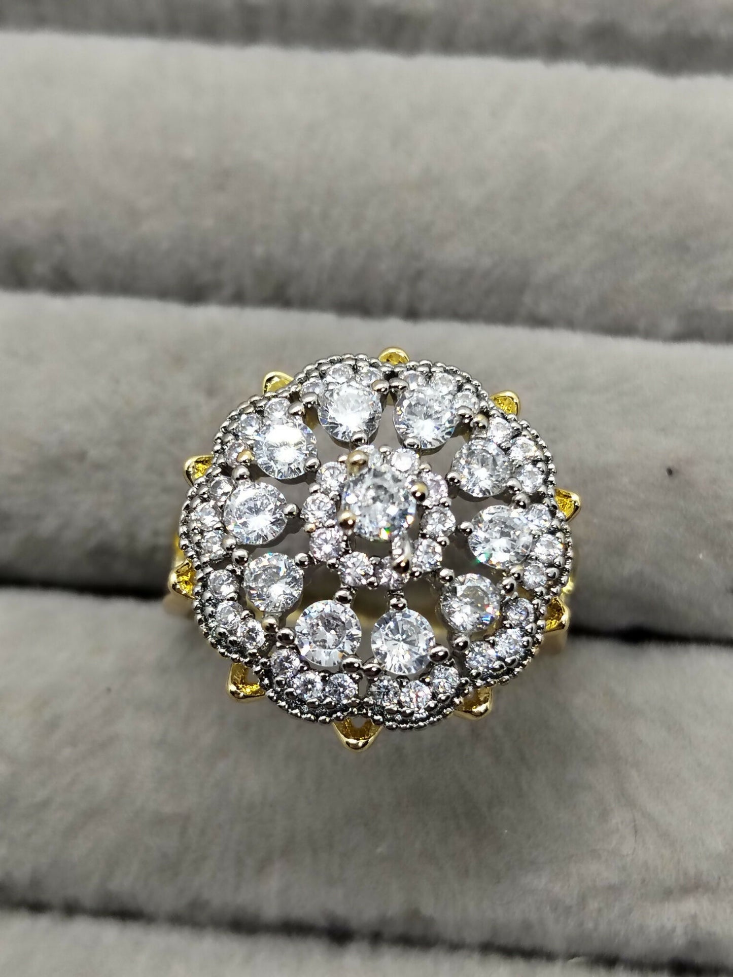 H&A Jewellery 18K Gold Polished Zircon Cluster Ring