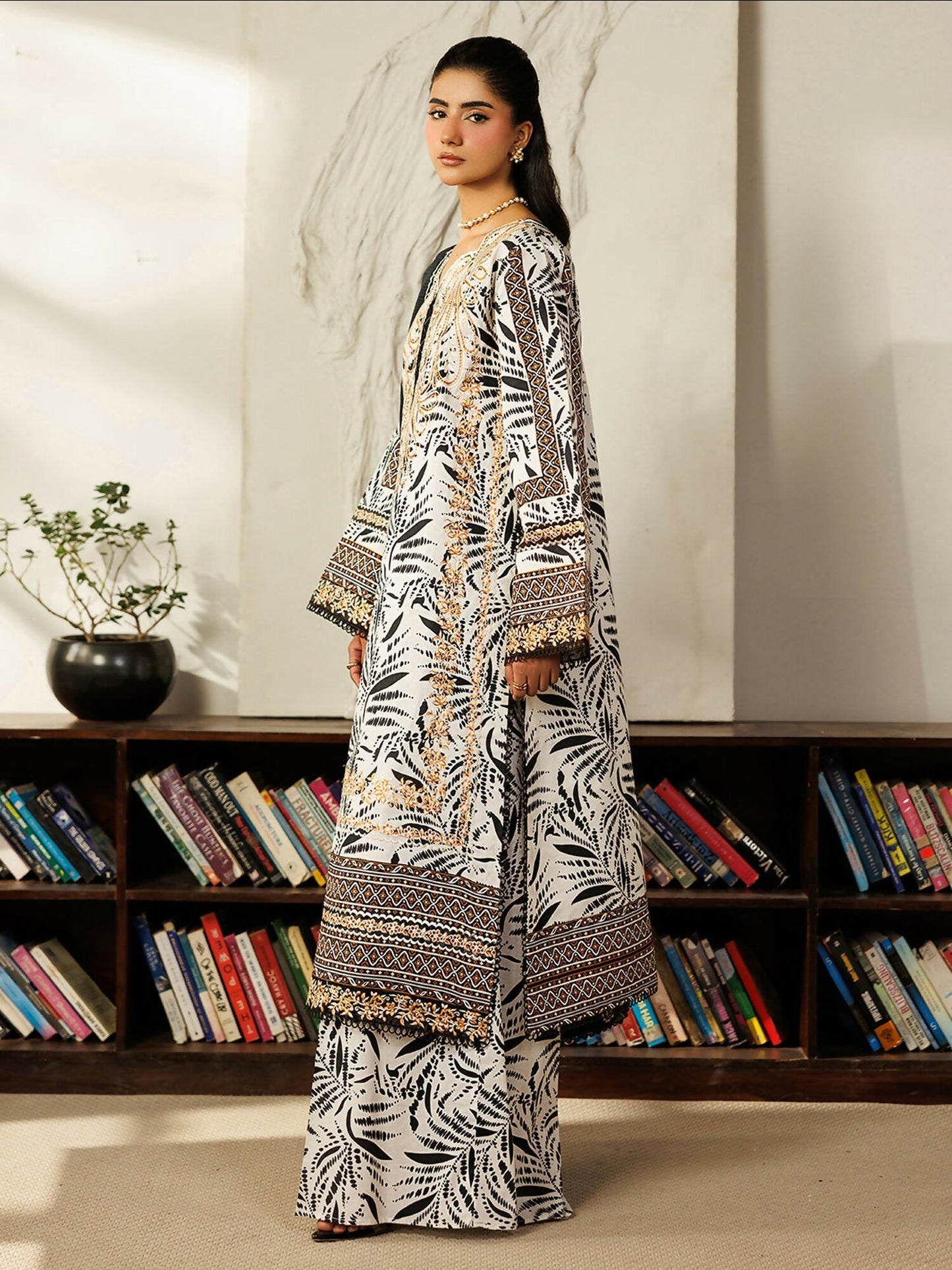 Mahnur Leila Lawn'26 Embroidered Unstitched 3-Piece Suit-L-08