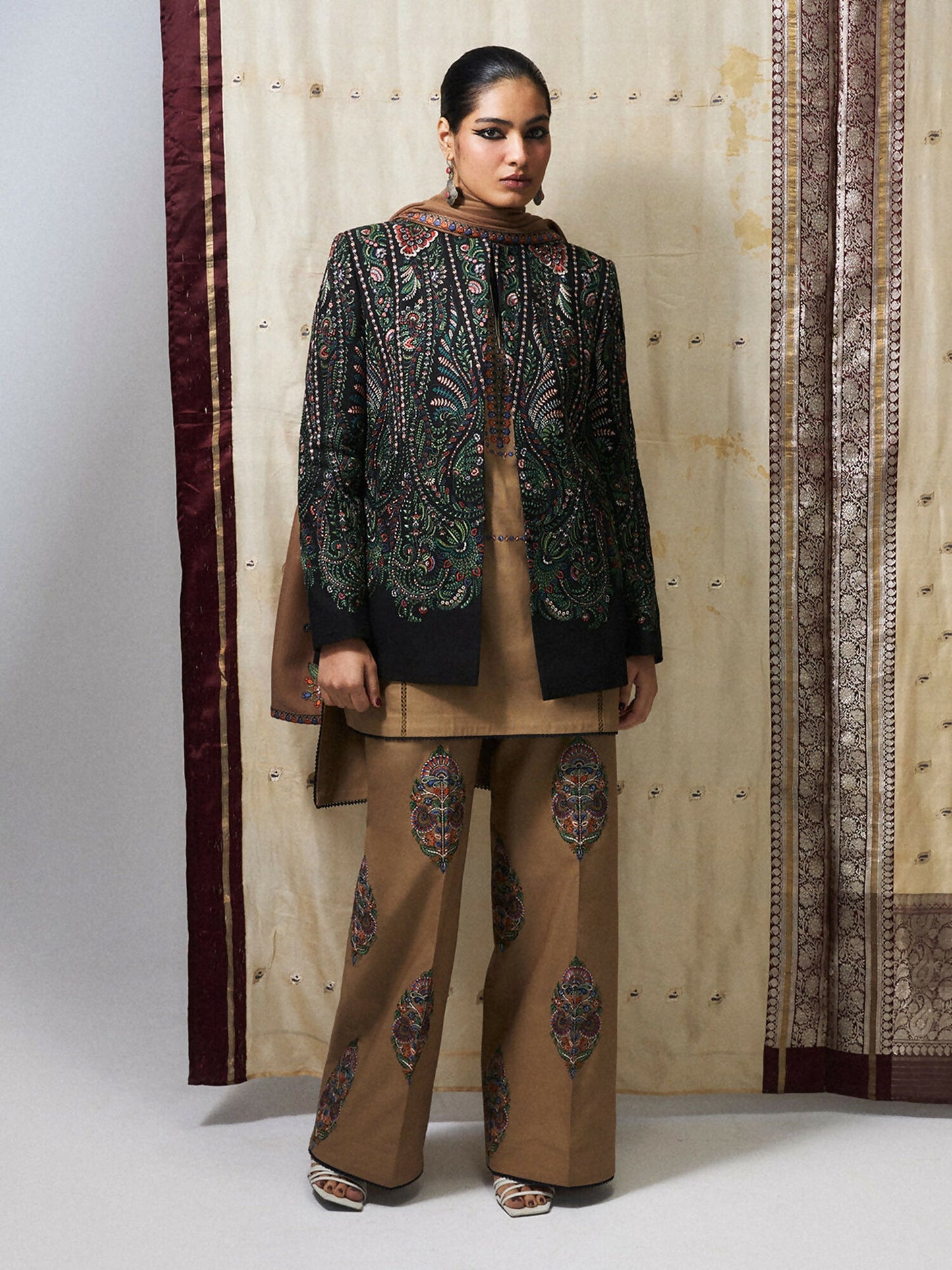 Jugnu by Hussain Rehar Khaddar Pret’26 Wool Embroidered Scarf-Najma