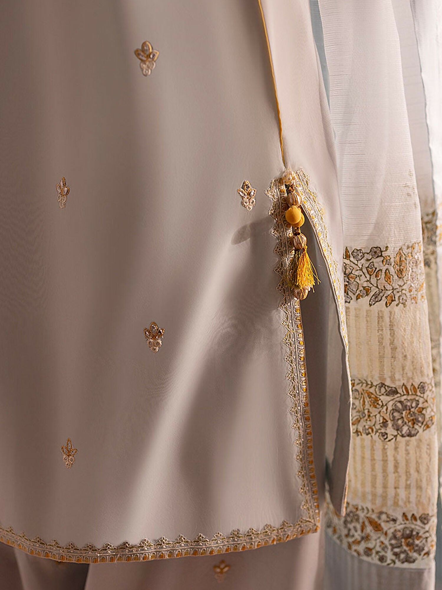 Shurooq L’amore Lawn Embroidered Stitched 3-Piece Suit-Skye