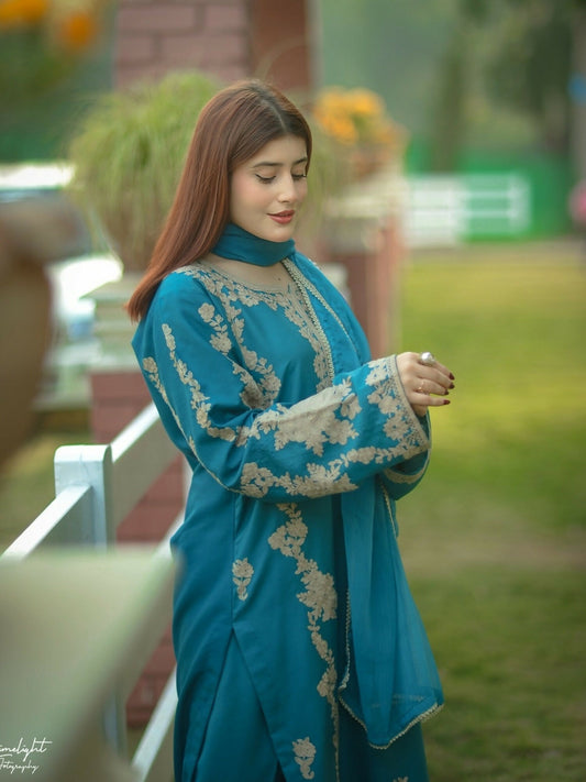Tawakal Closet Linen Embroidered Stitched 3-Piece Suit-Kaavya