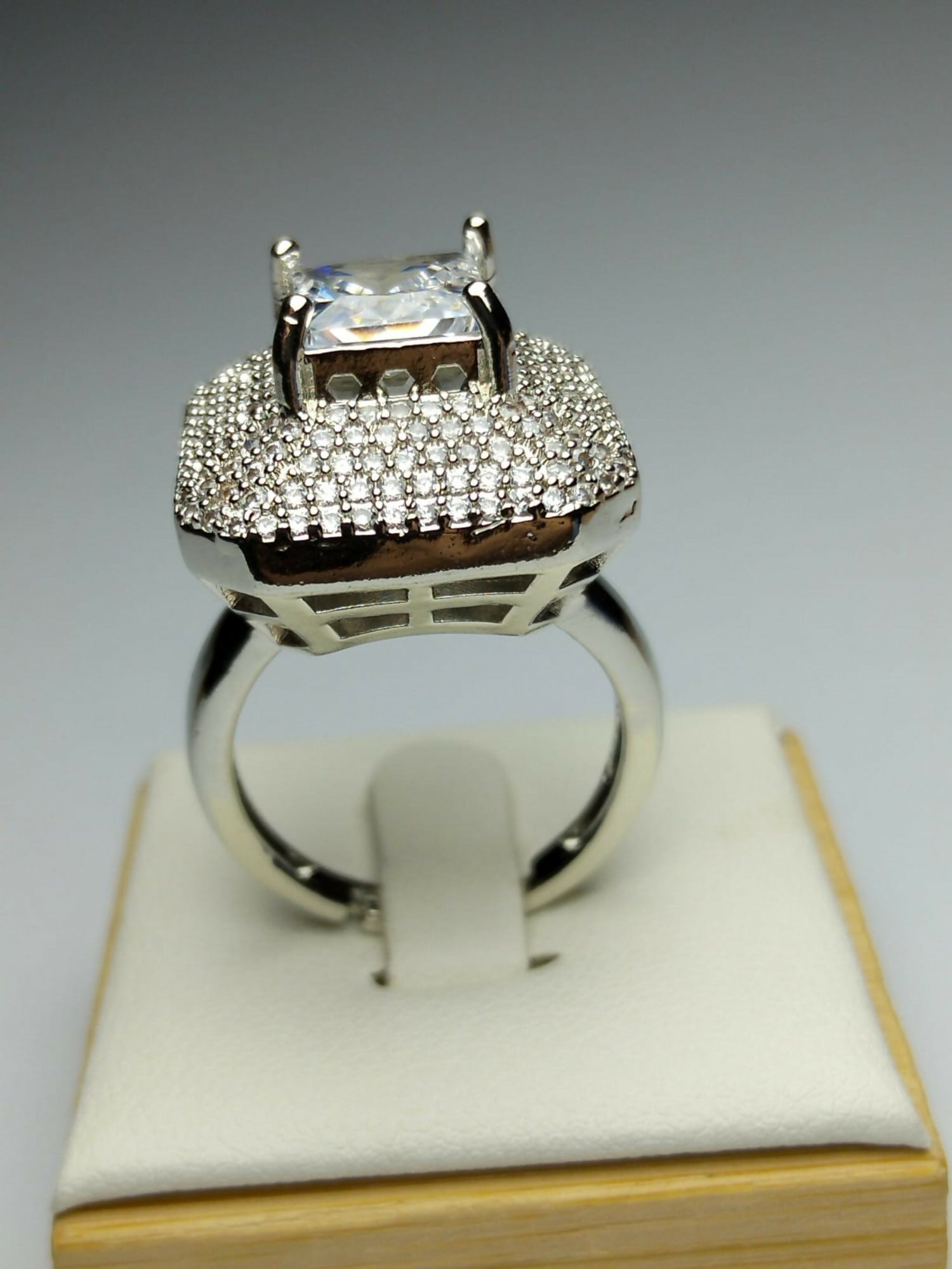 H&A Jewellery One Carat Adjustable Ring
