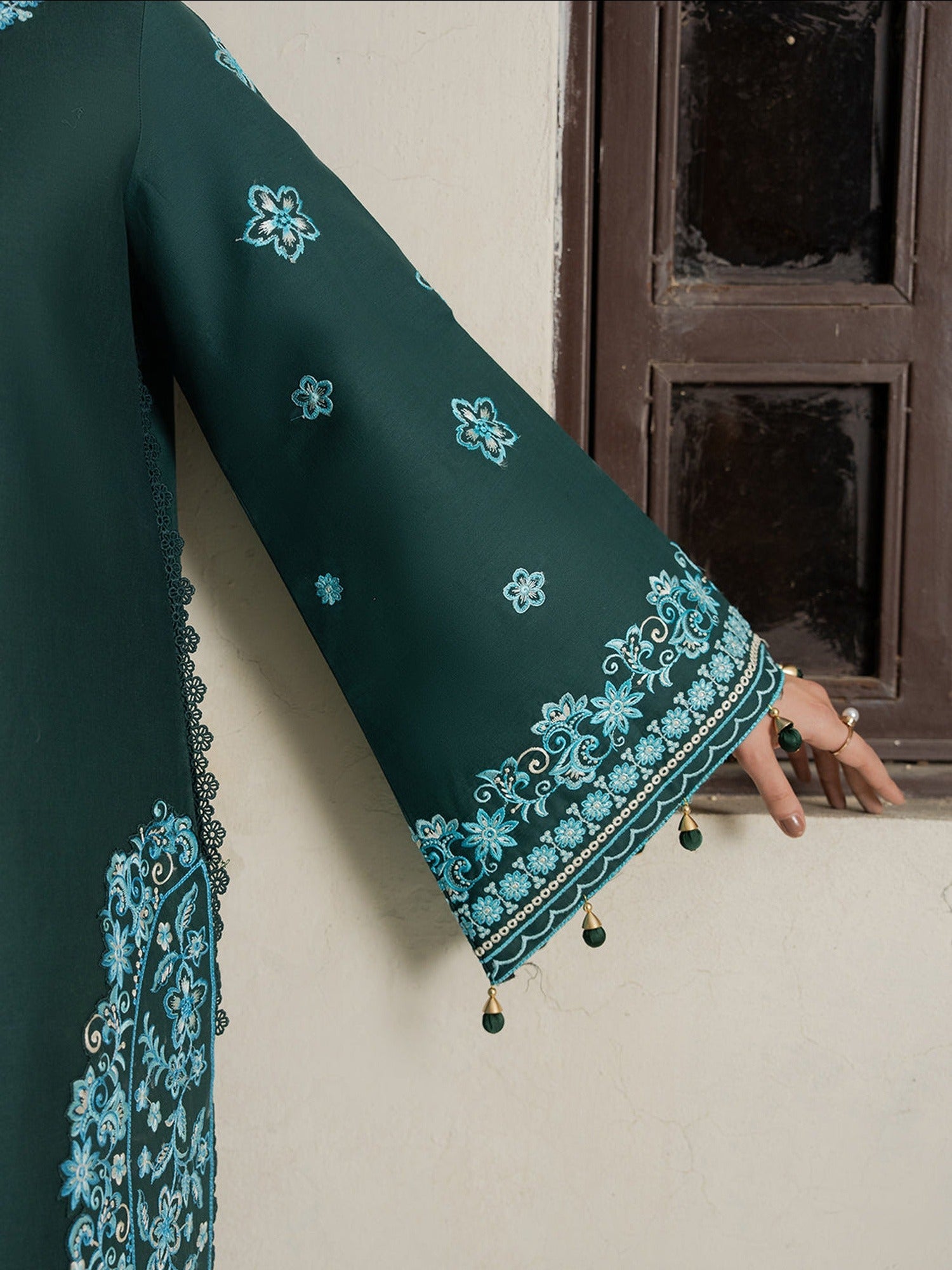 Green-Mahnur Amaya Lawn'26 Embroidered Unstitched 3-Piece Suit-MU-04