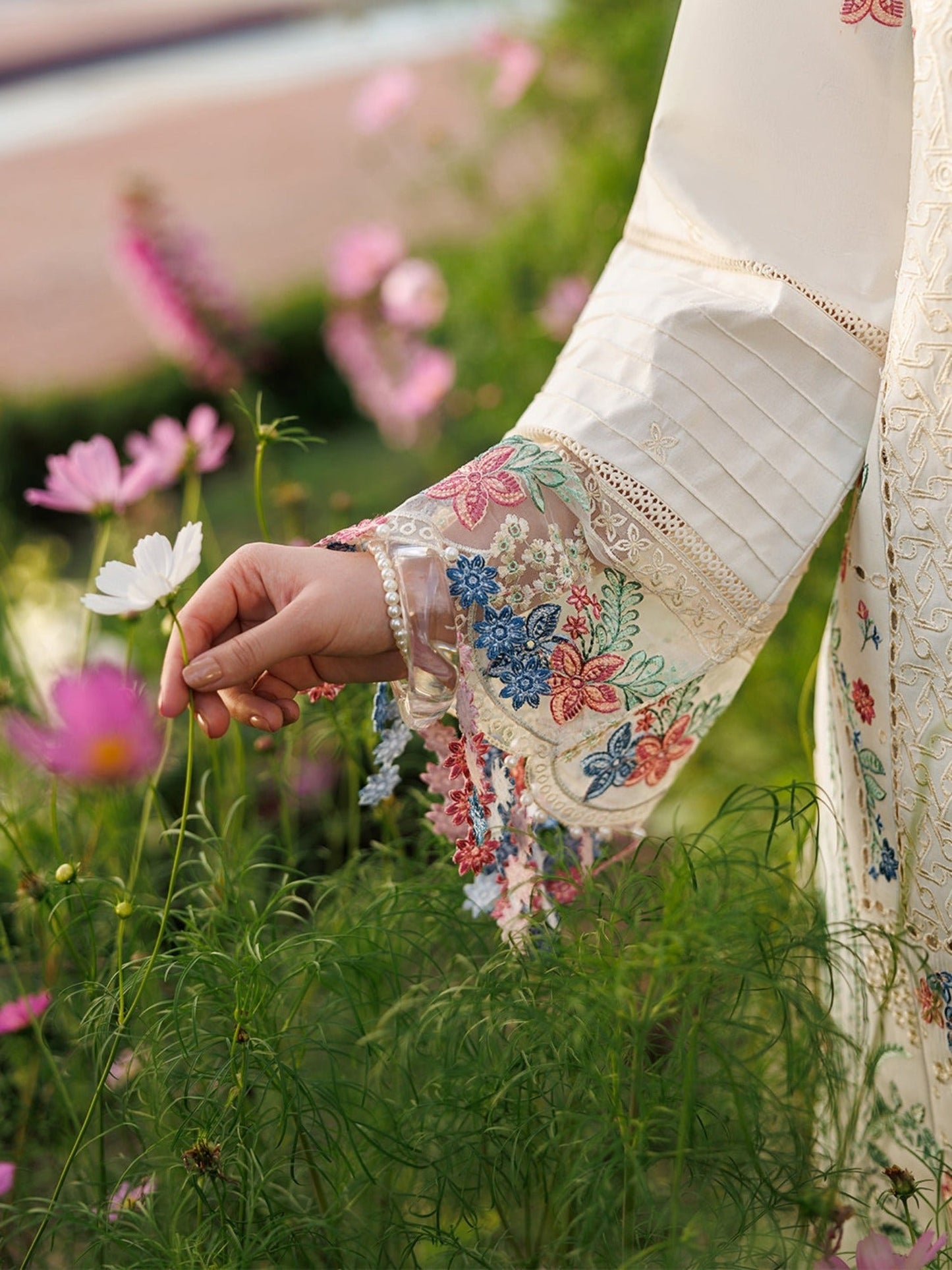 White-Mahnur Morbagh Luxury Lawn'26 Embroidered Unstitched 3-Piece Suit-M-03
