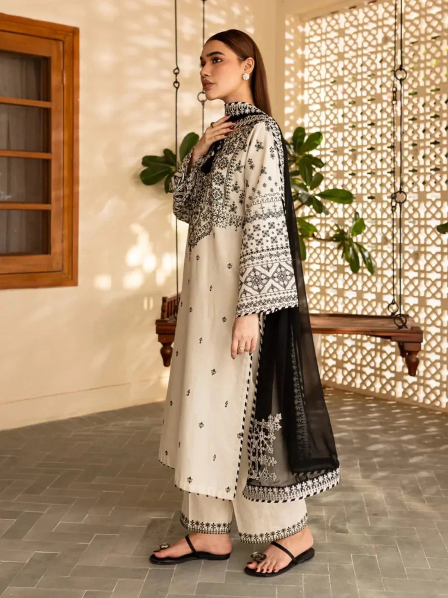 White Khubsurat Libas Linen Embroidered Stitched 3-Piece Suit-White Arfa