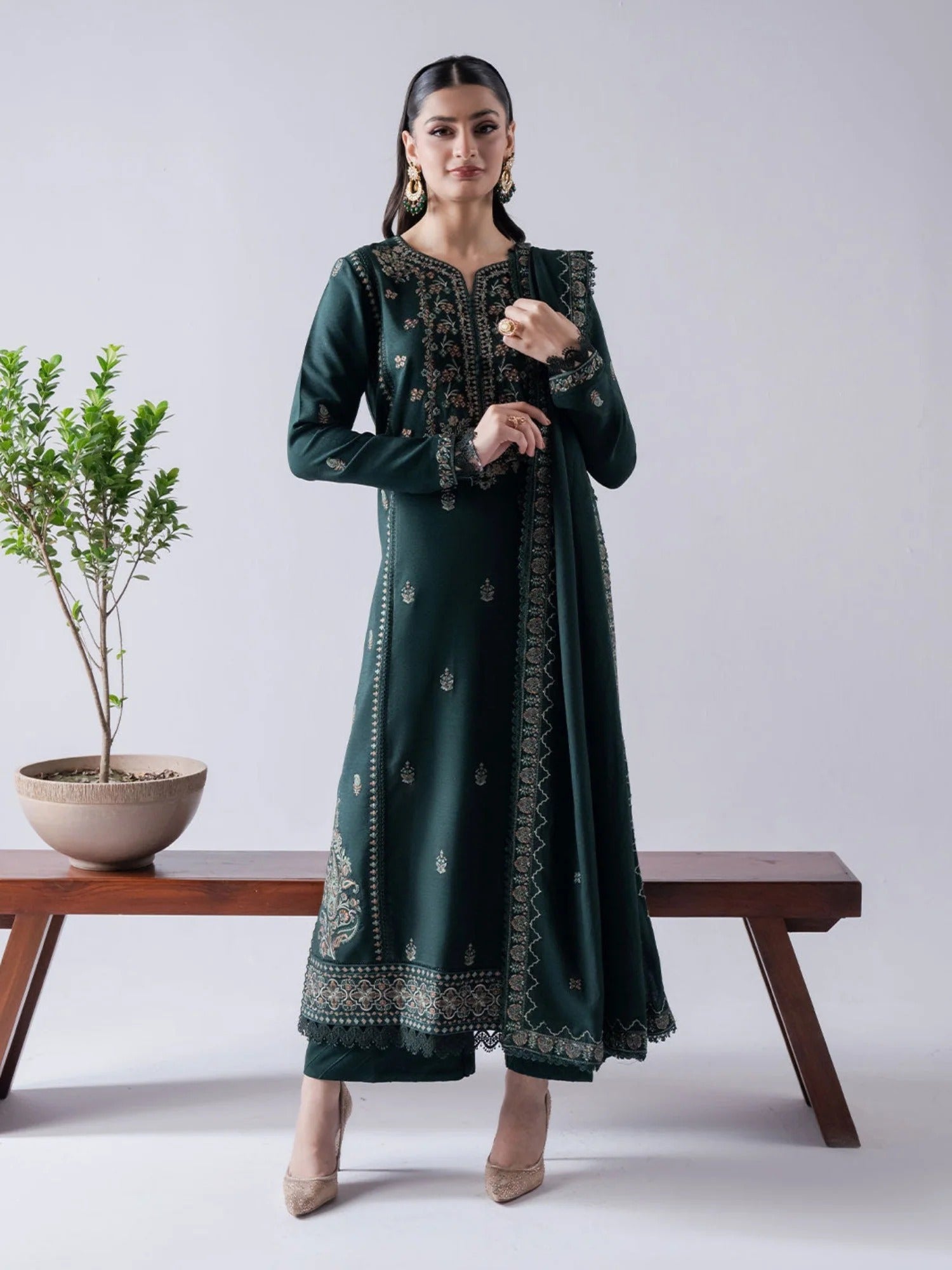 Zeephire Linen Embroidered Stitched 3-Piece Suit-Isha  Taminzo