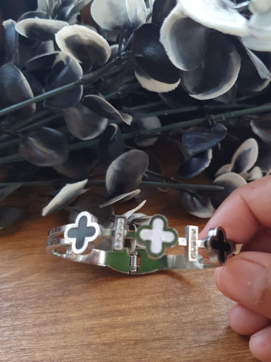 Silver Rameen's Collection Clover Bangle