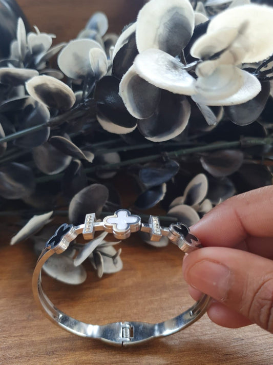 Silver Rameen's Collection Clover Bangle
