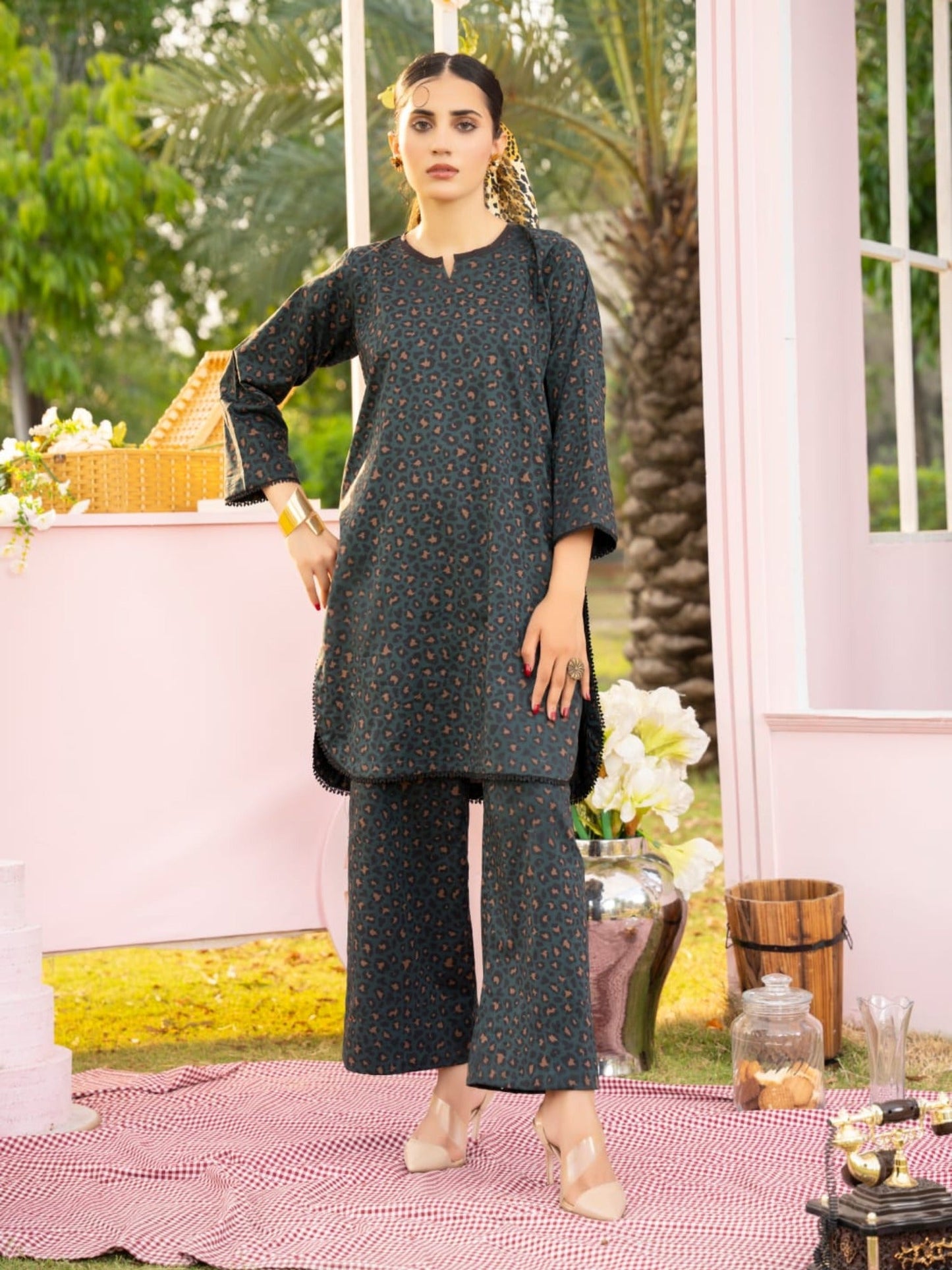 Black-Hussain Lawn Printed Stitched 2-Piece Suit