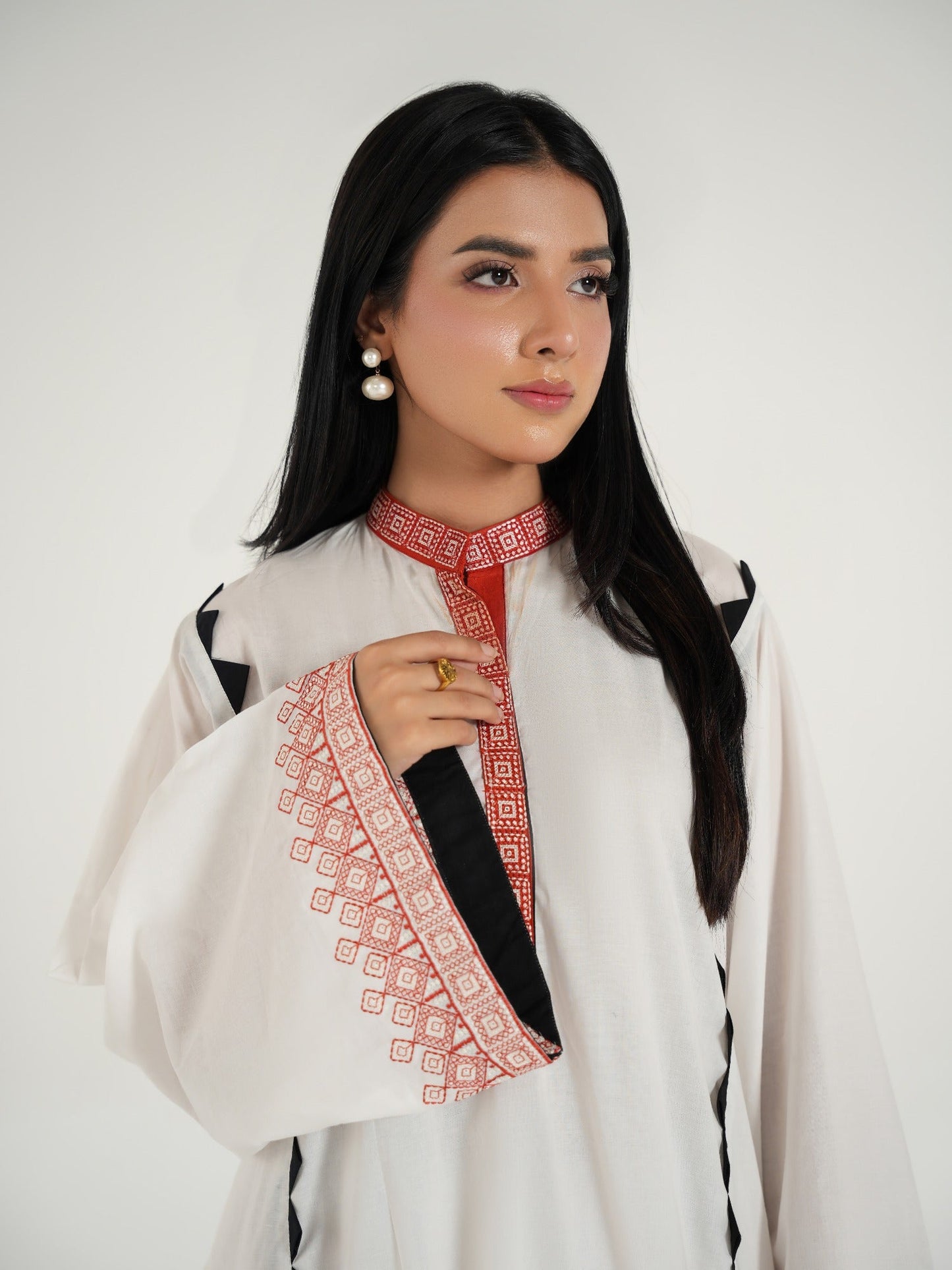 White-Arshman's Lawn Embroidered Stitched 2-Piece Suit-ARS-047 White Elegance
