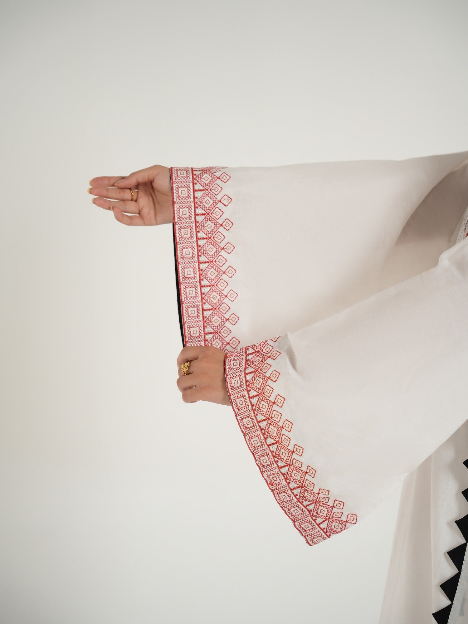 White-Arshman's Lawn Embroidered Stitched 2-Piece Suit-ARS-047 White Elegance