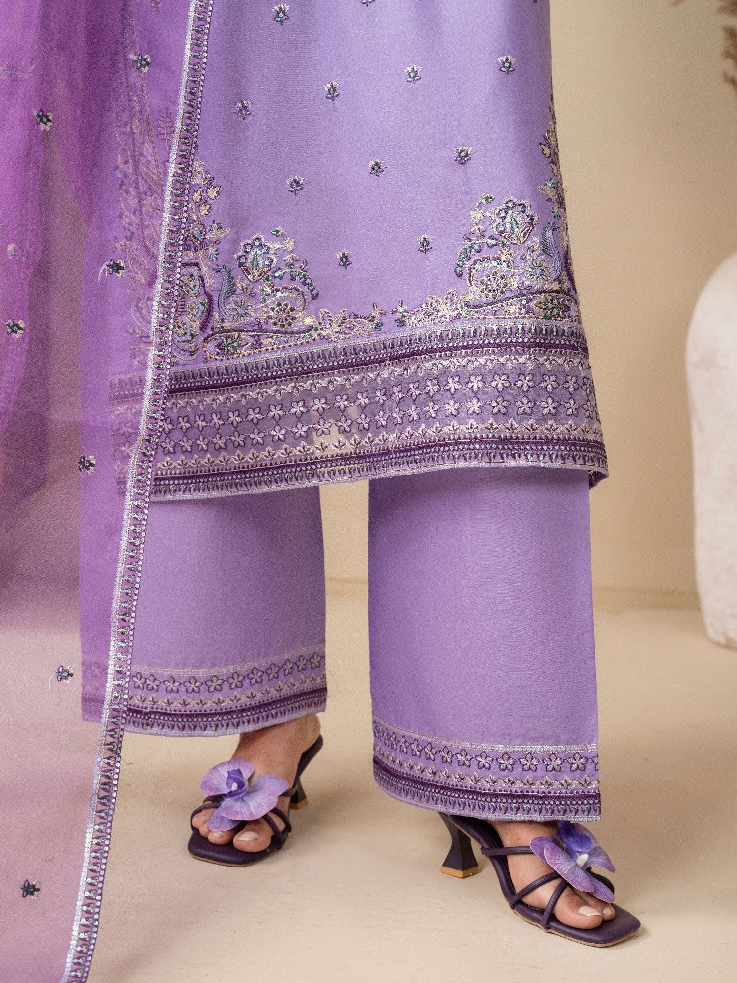 Lilac Stylish Collection Mahani Lawn Embroidered Stitched 3-Piece Suit-Lavender