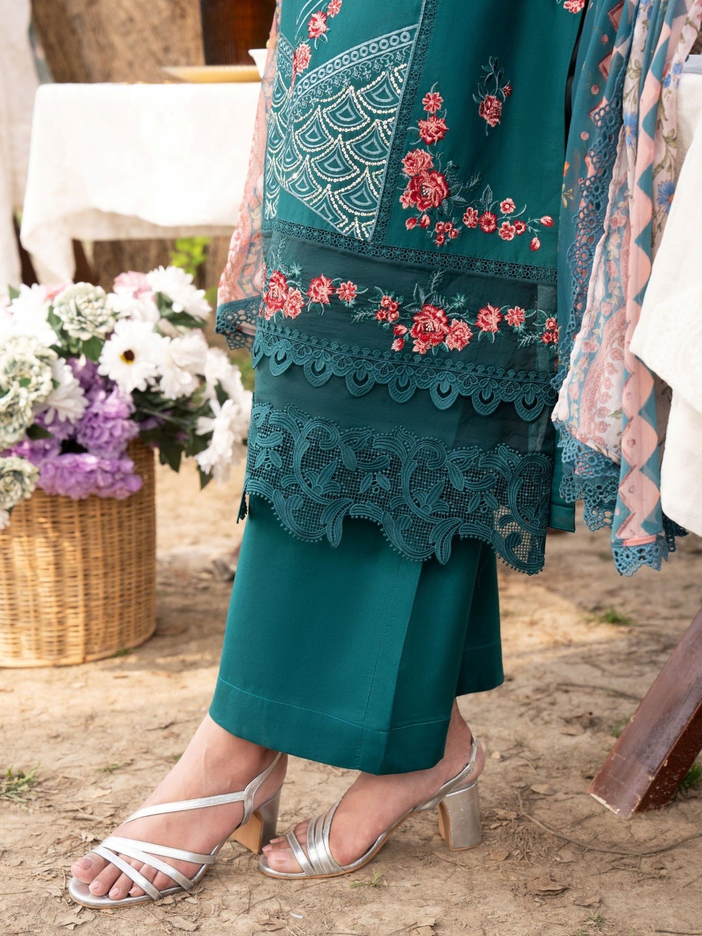 Green-Chandan Nagri Lawn Embroidered Stitched 3-Piece Suit-Spanish Muse