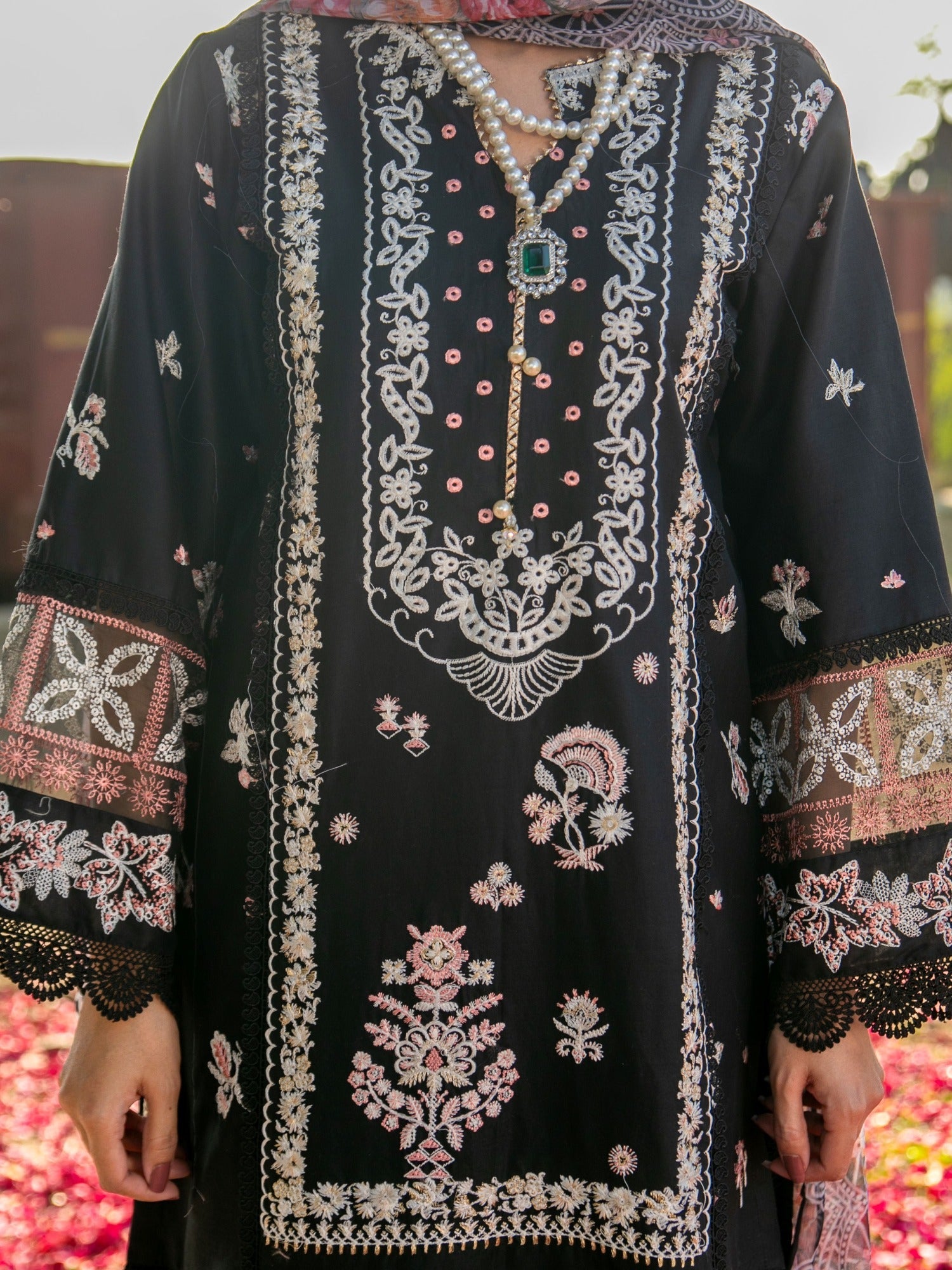 Black-Chandan Nagri Lawn Embroidered Stitched 3-Piece Suit-Nissa