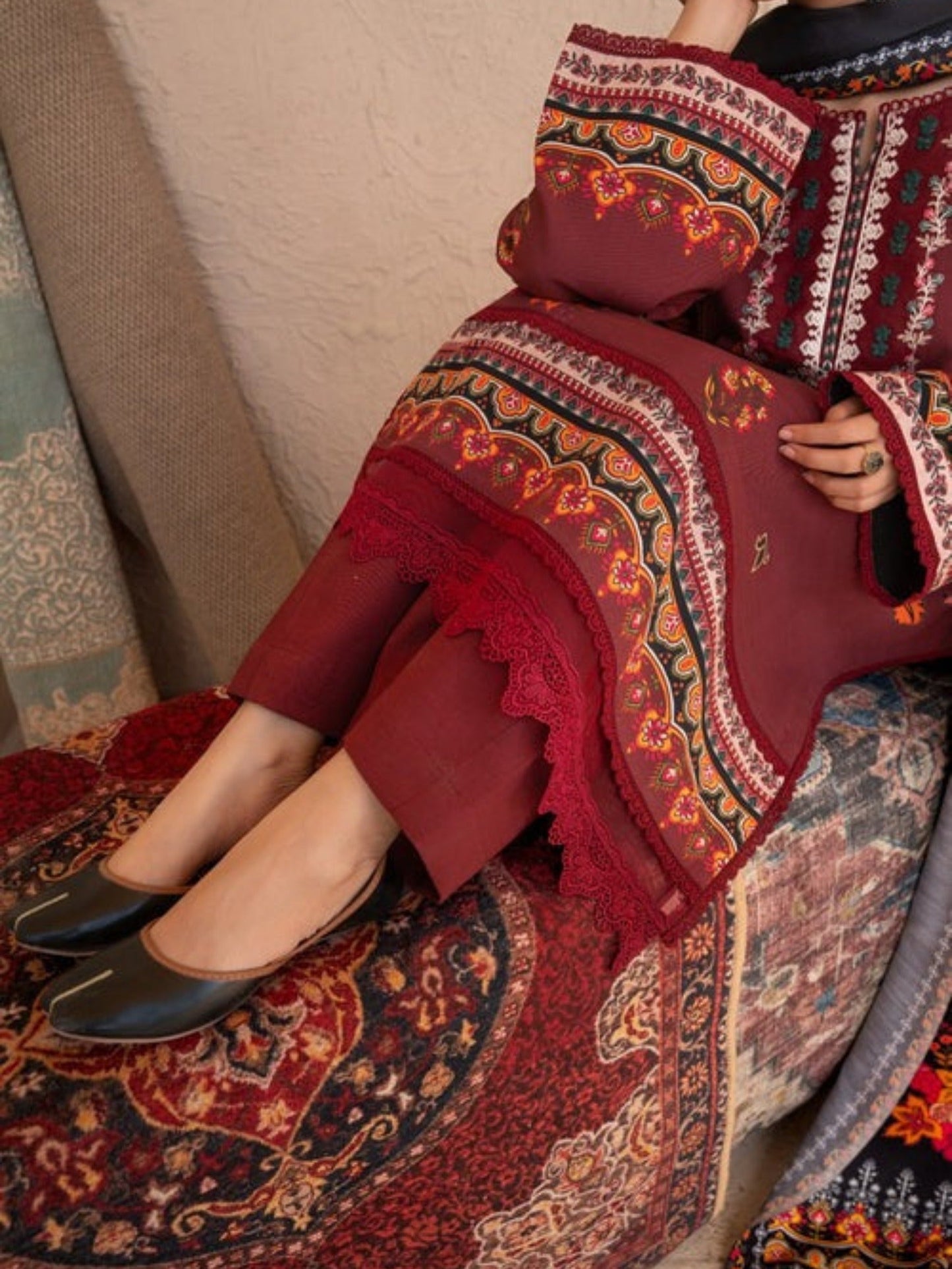 Maroon-Chandan Nagri Khaddar Embroidered Stitched 3-Piece Suit-Zariya