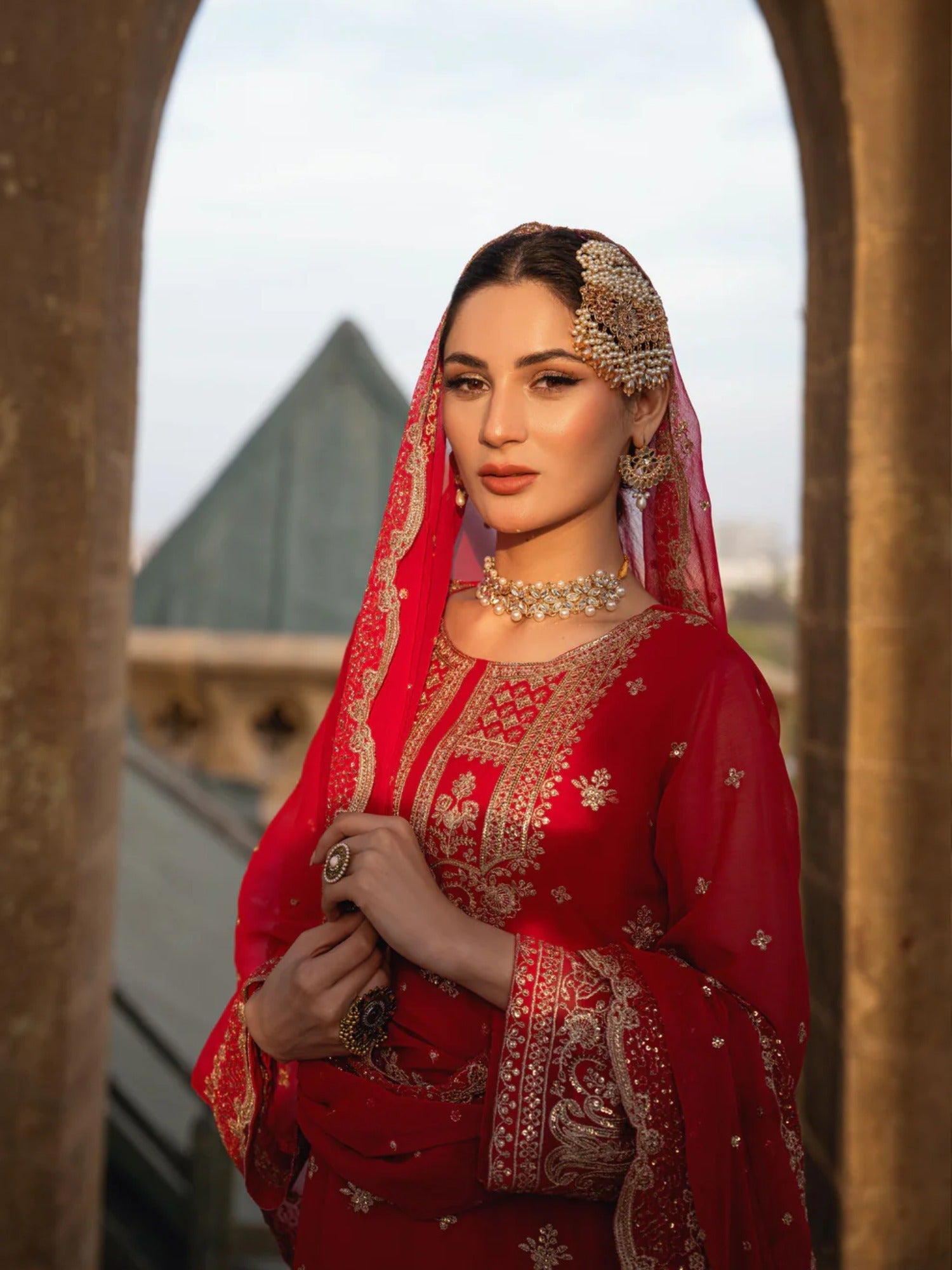 Pink Hani & Umaima Chiffon Embroidered Stitched 3-Piece Suit-Vaneeza
