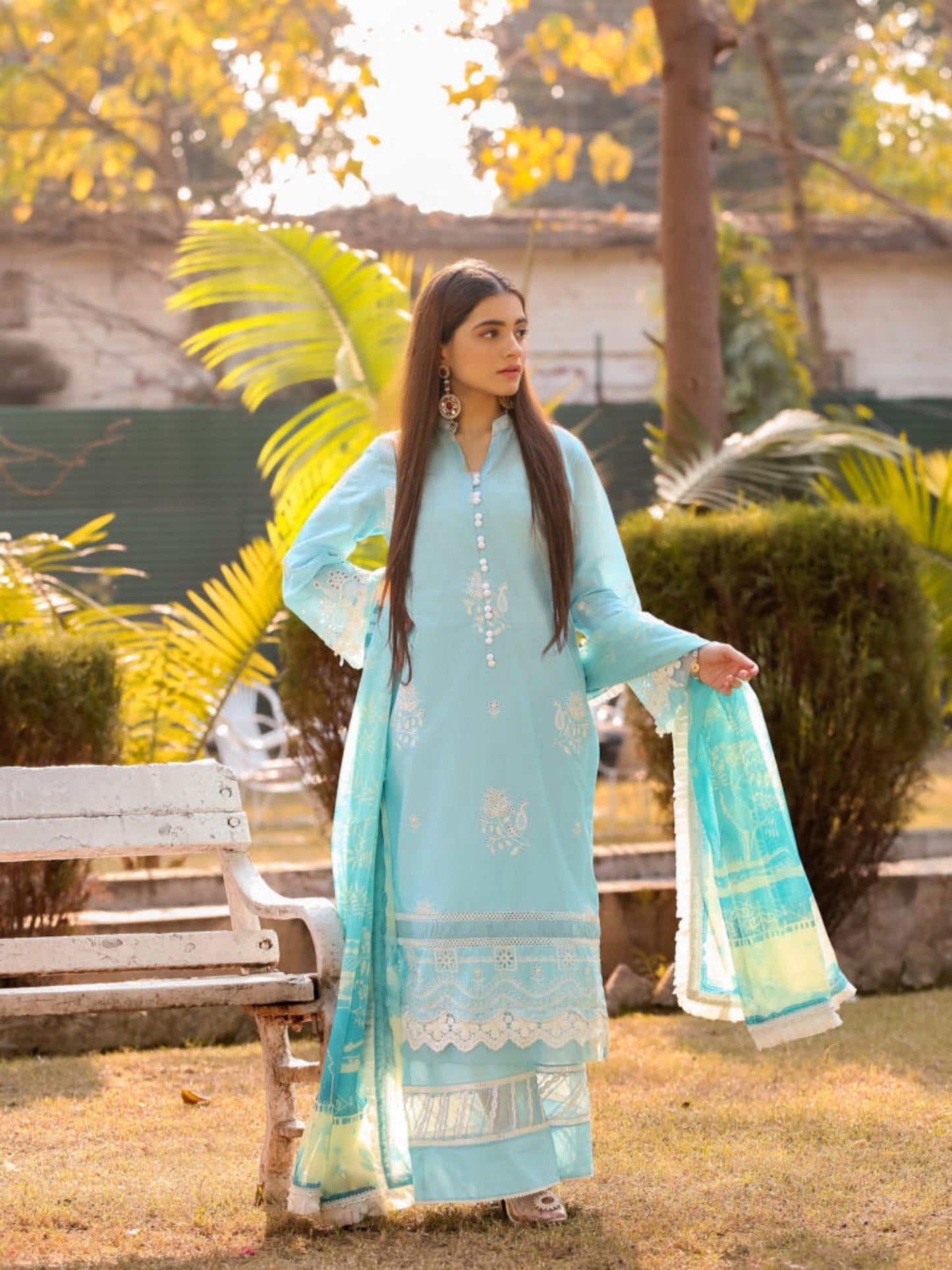 Lamorado Lawn Embroidered Unstitched 3-Piece Suit-LWSU-25CK305 Chikankari Blue