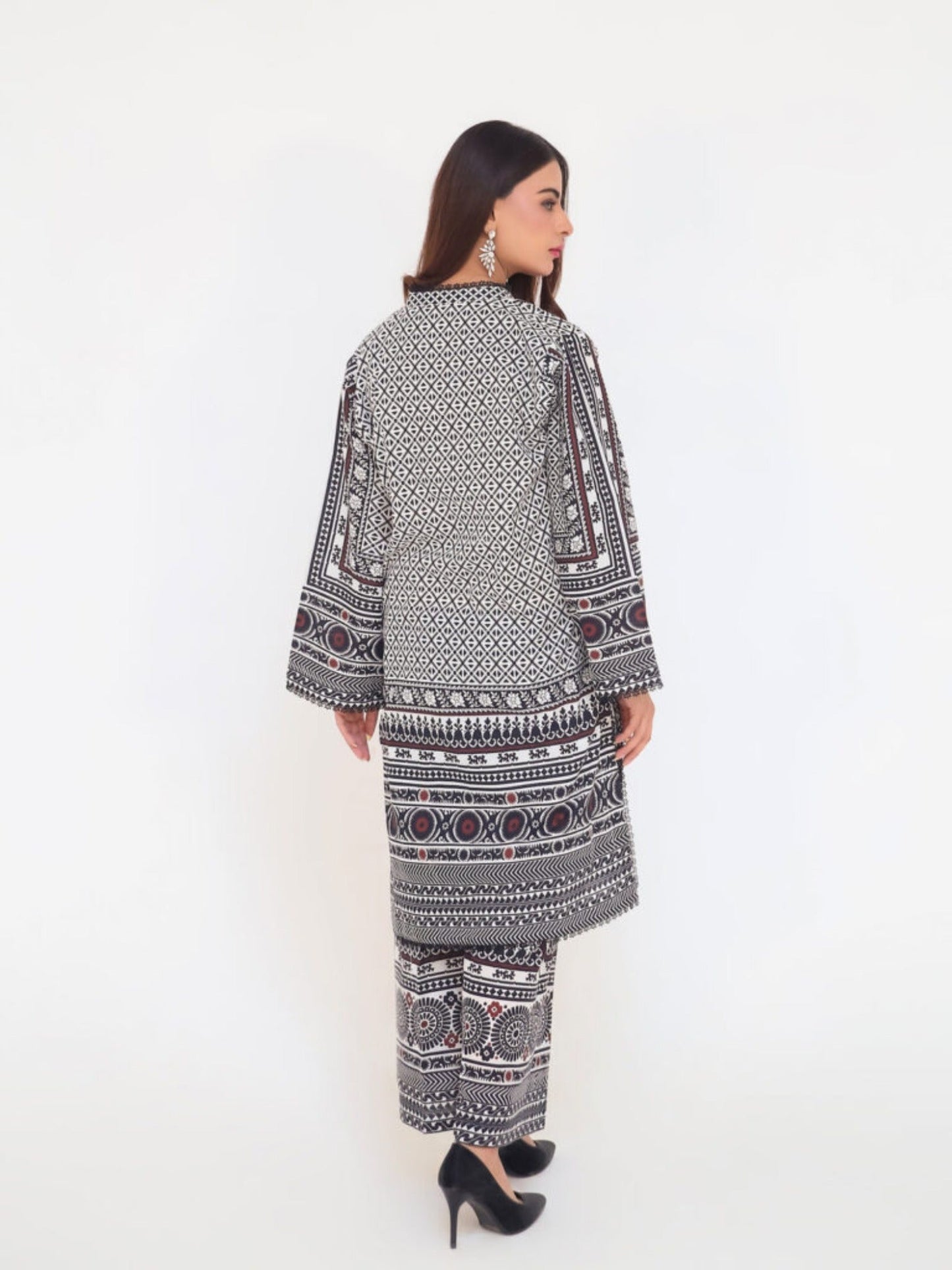 Lamorado Lawn Printed Unstitched 2-Piece Suit-LWSU-25P202