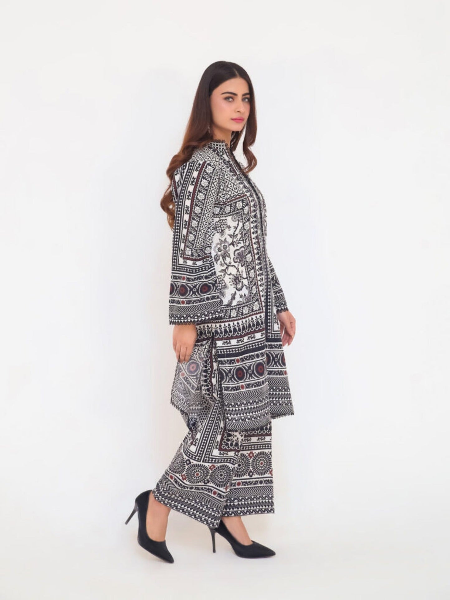 Lamorado Lawn Printed Unstitched 2-Piece Suit-LWSU-25P202