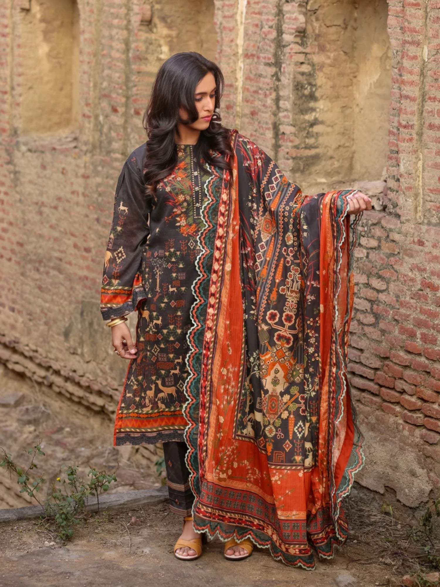 Lamorado Lawn Printed Unstitched 3-Piece Suit-LWSU-25P305